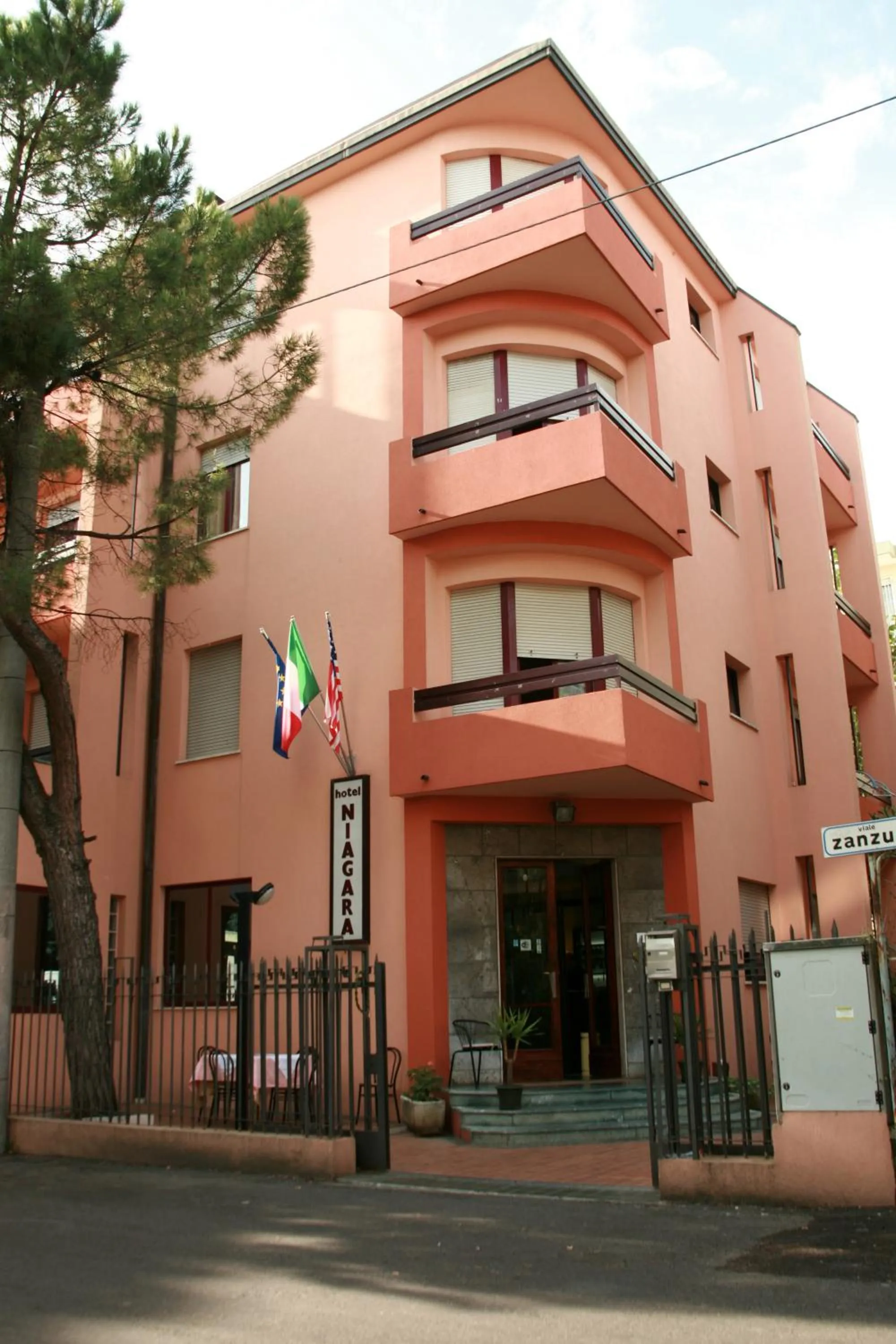 Property building in Hotel Niagara