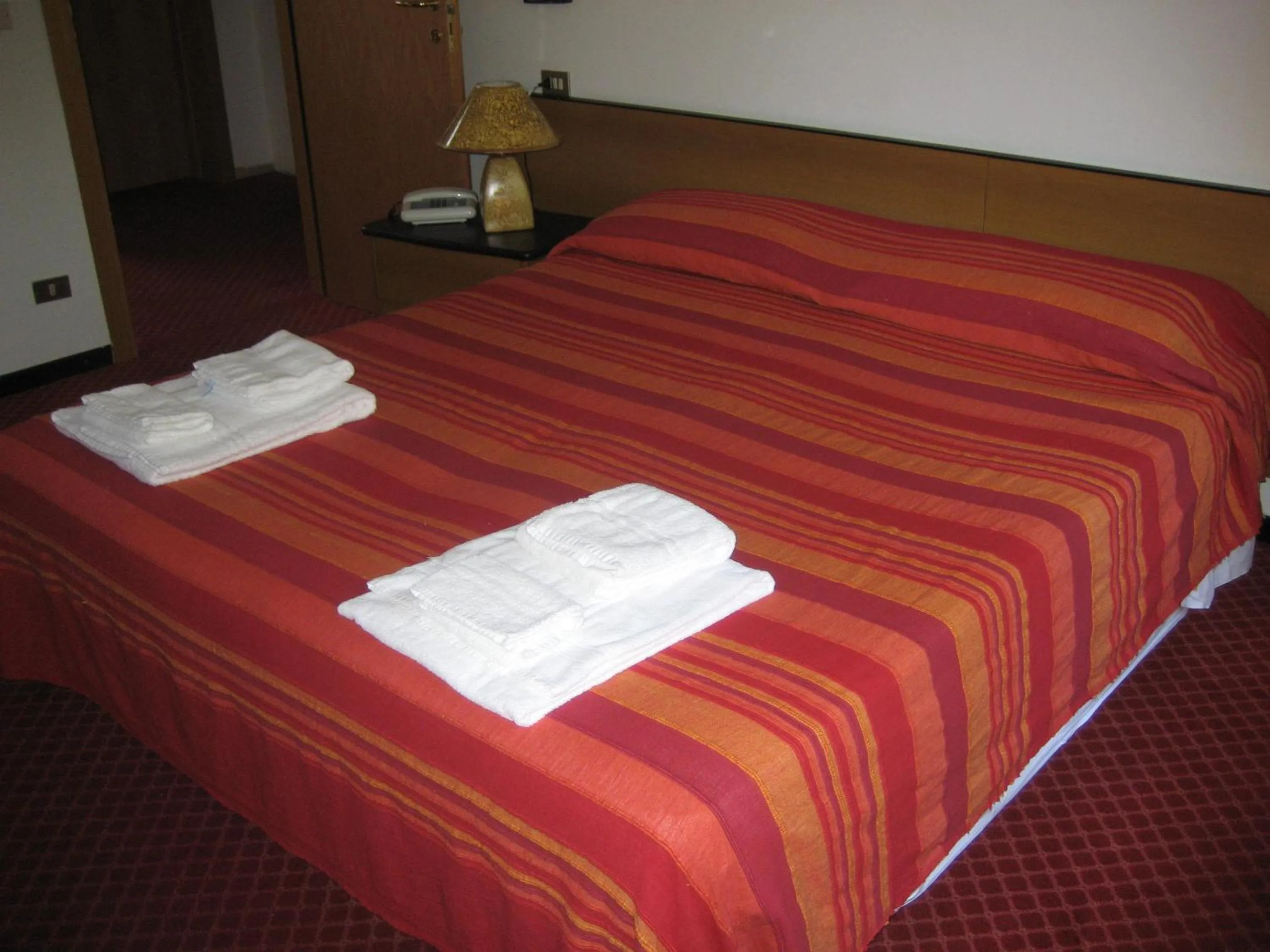 Photo of the whole room in Hotel Niagara