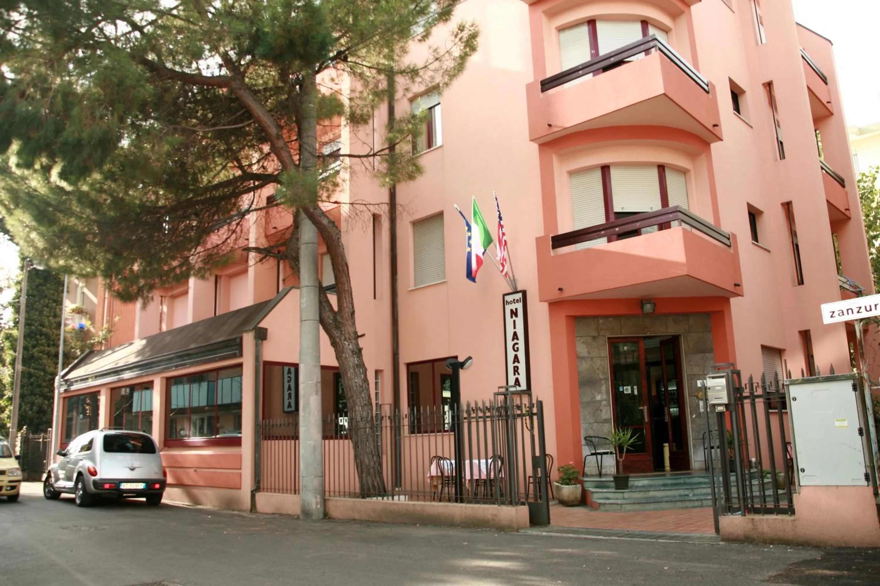 Property building in Hotel Niagara