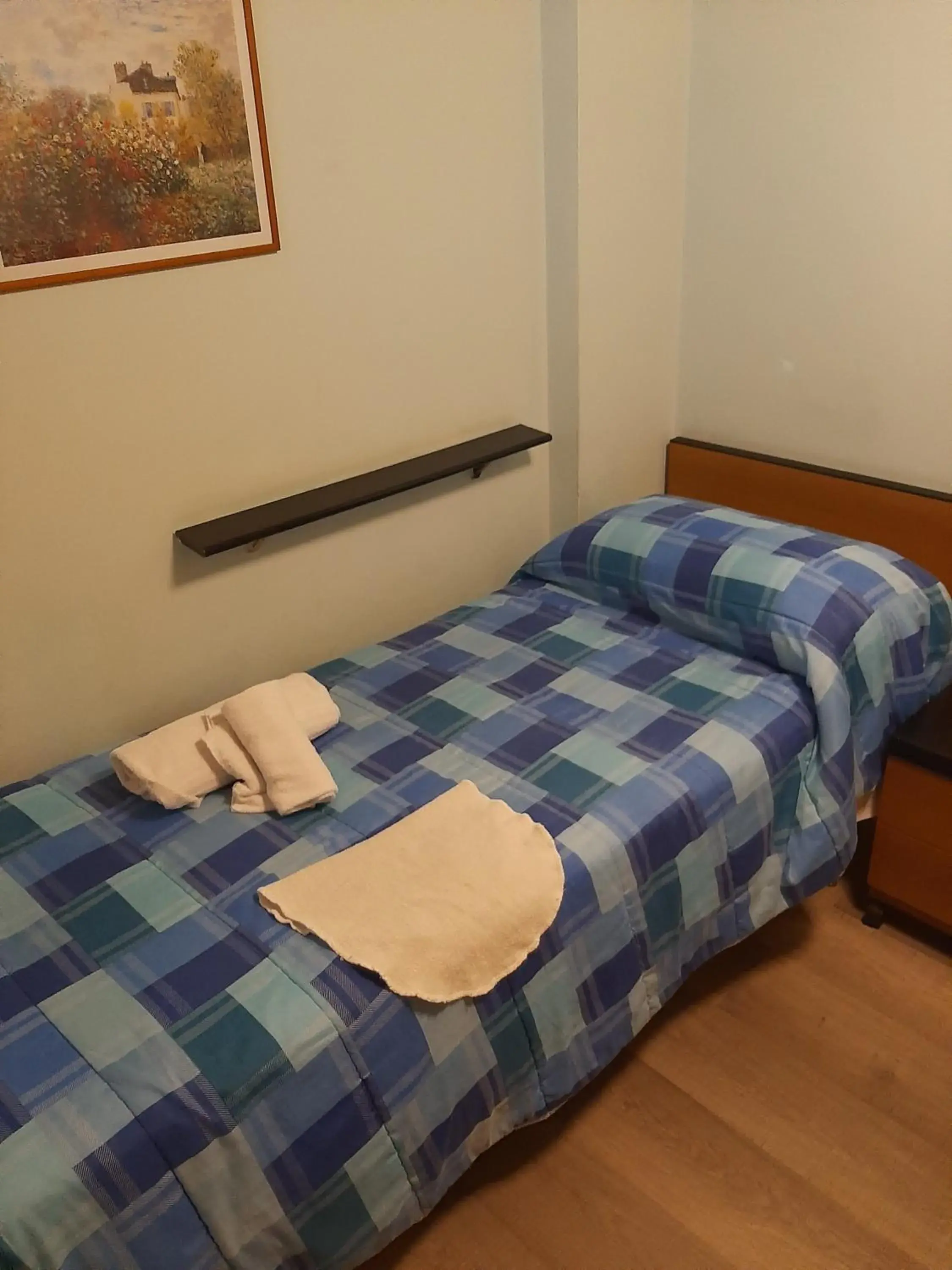 Bedroom in Hotel Niagara Bedroom in Hotel Niagara