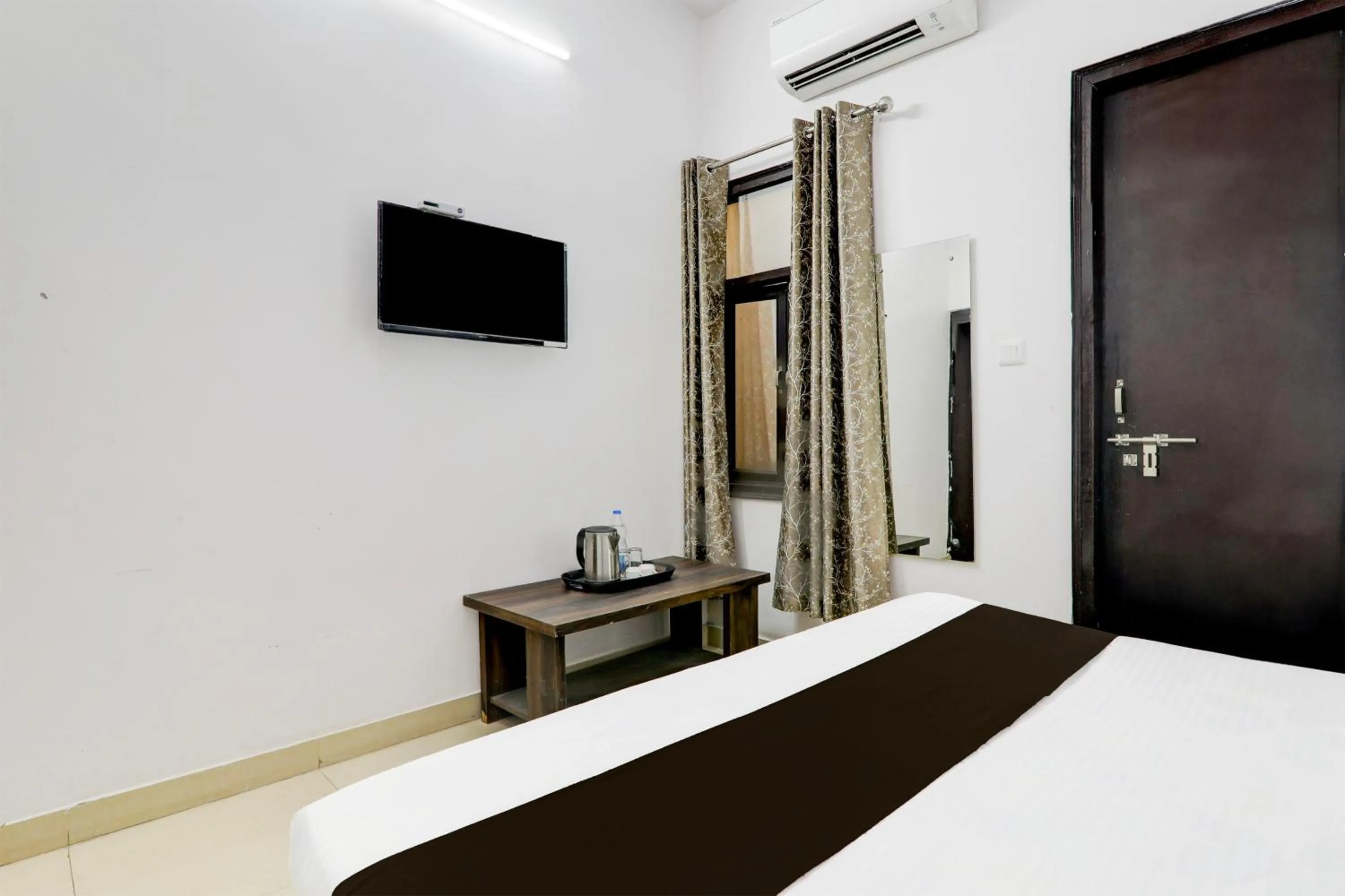 Bed in Super Hotel O Indira Nagar
