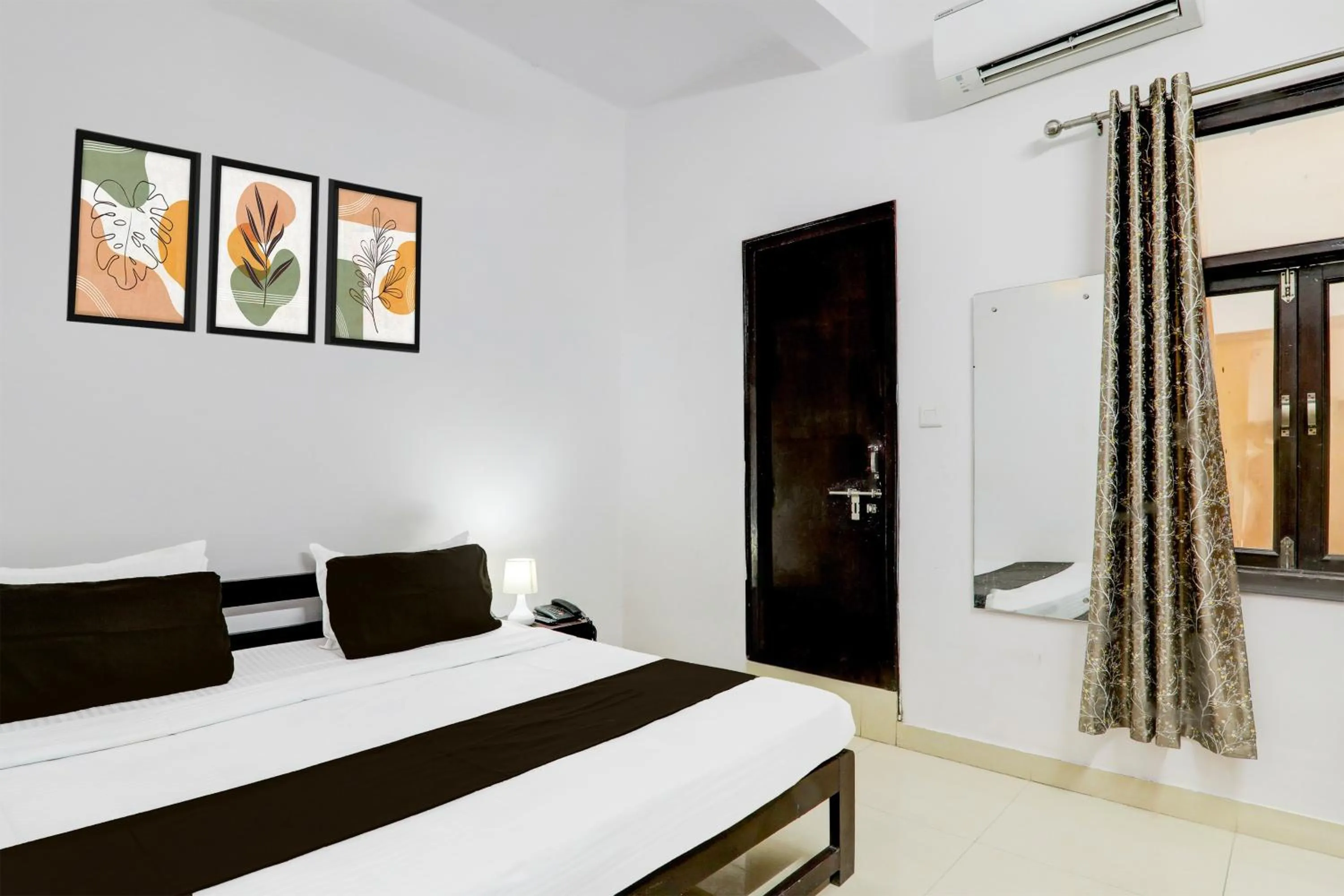 Bed in Super Hotel O Indira Nagar