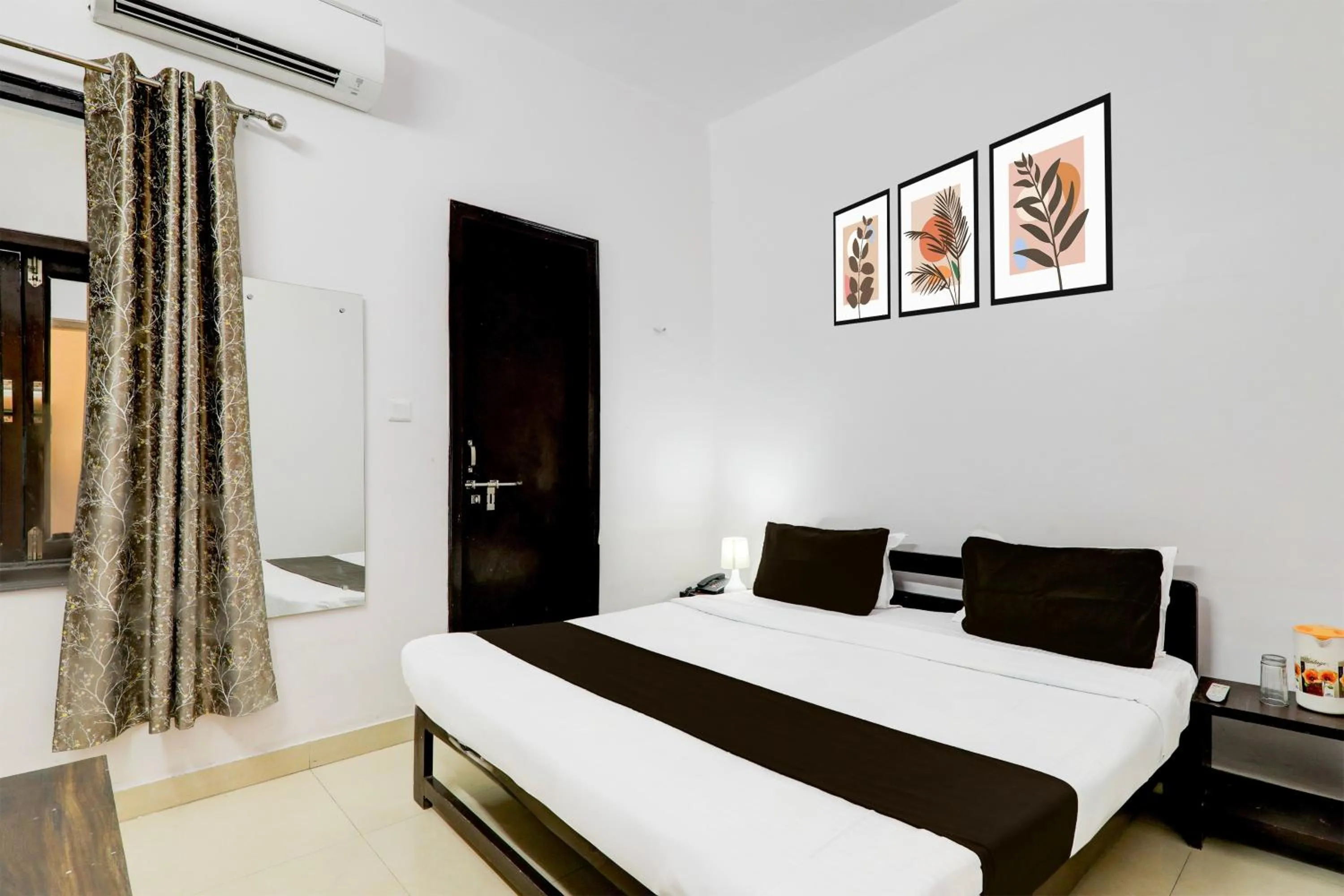Bed in Super Hotel O Indira Nagar
