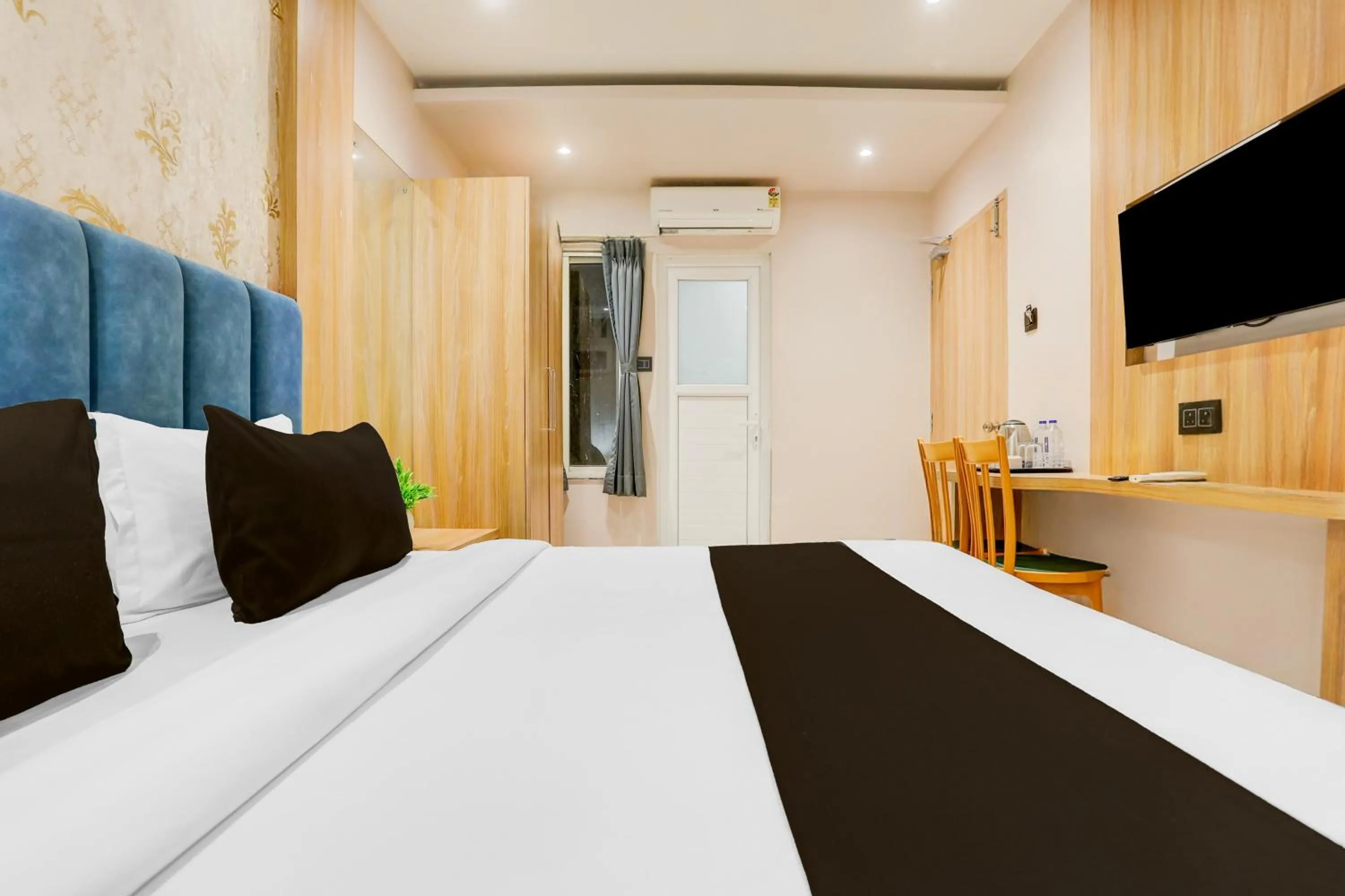 Bedroom, Bed in Super Collection O Manikarnika Sahi Near Jagannath Temple