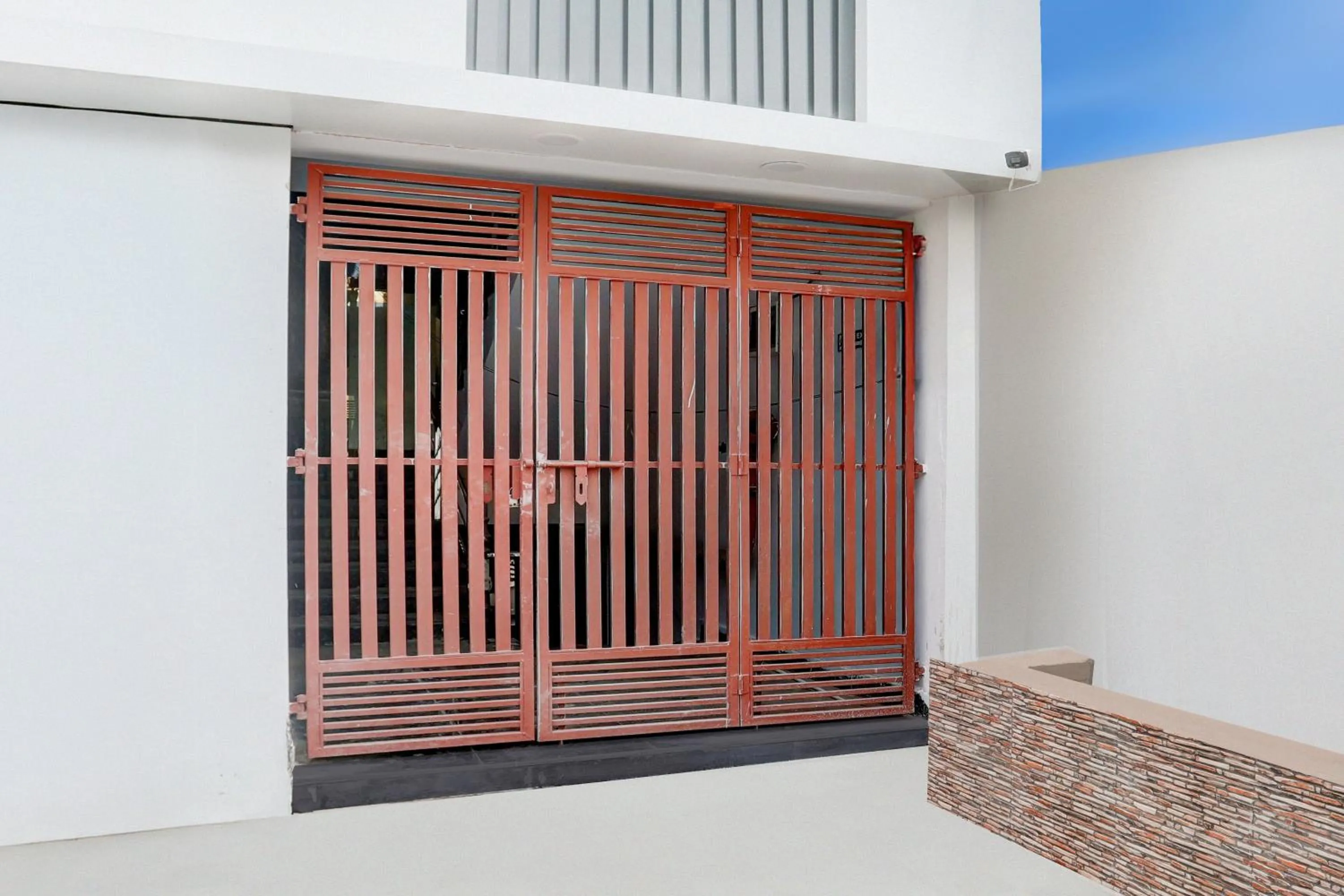 Facade/entrance in Super Townhouse Oak AIIMS Walmi Govindpur