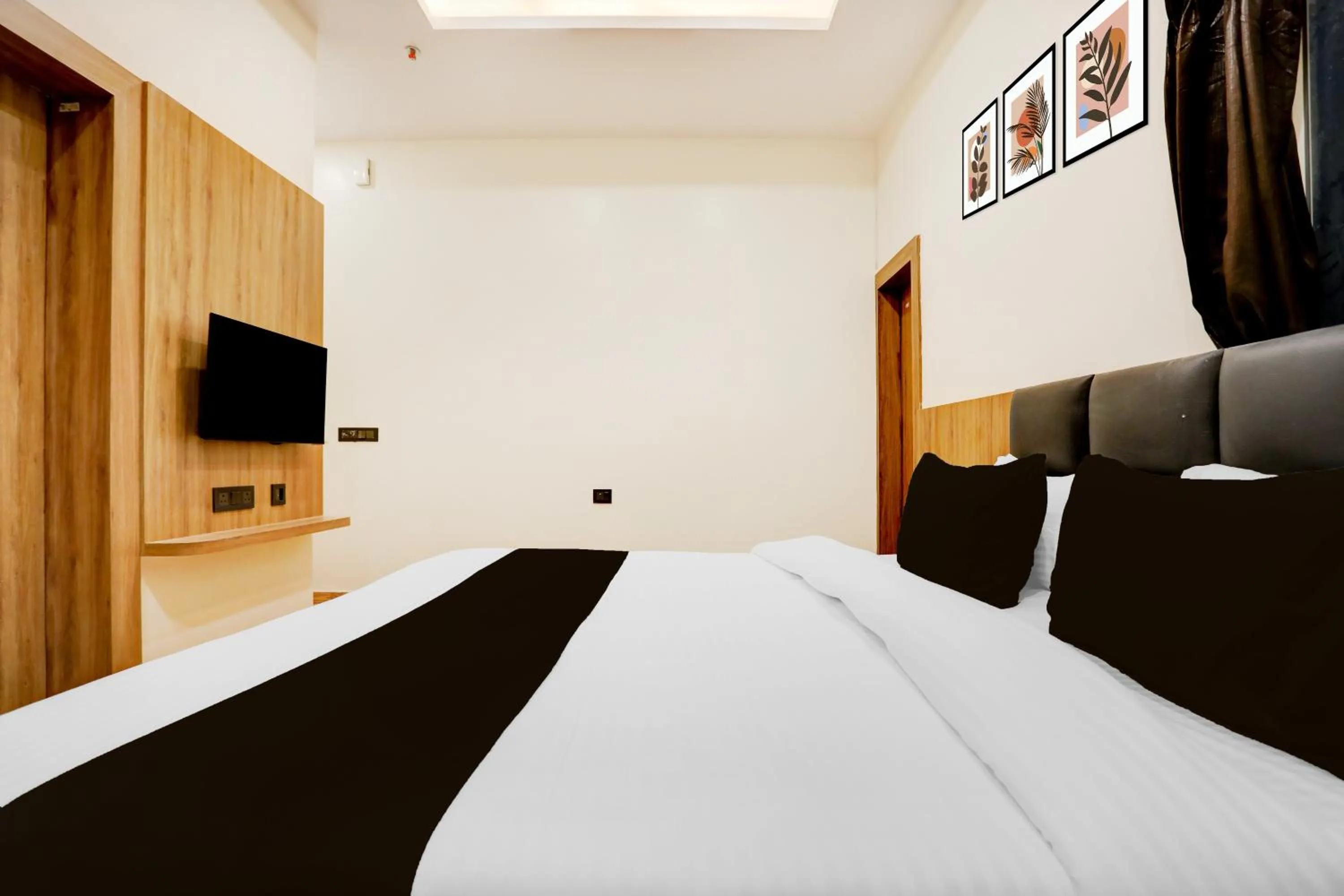 Bedroom, Bed in Super Townhouse Oak AIIMS Walmi Govindpur