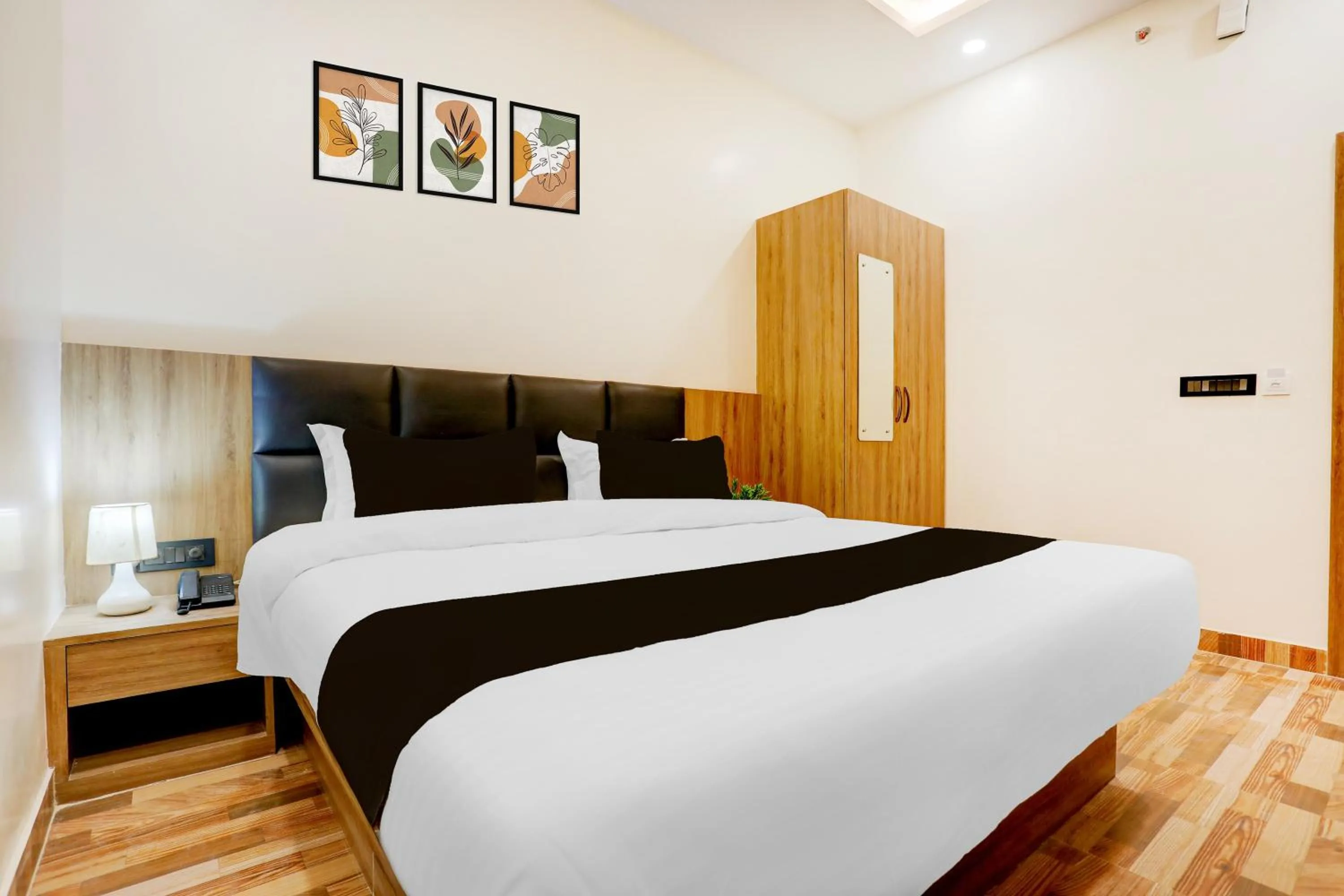 Bedroom, Bed in Super Townhouse Oak AIIMS Walmi Govindpur