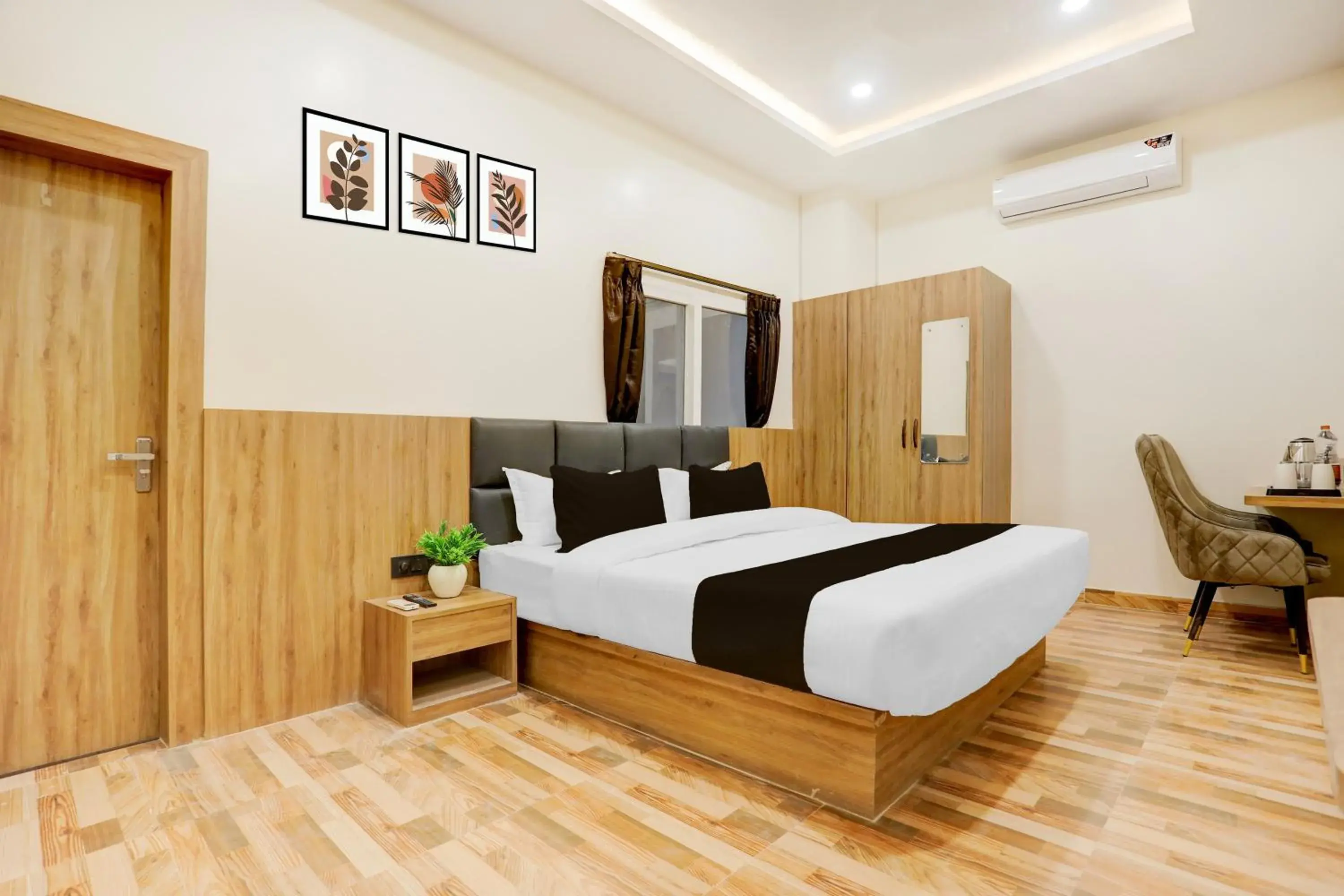 Standard Double Room - single occupancy in Super Townhouse Oak AIIMS Walmi Govindpur Standard Double Room - single occupancy in Super Townhouse Oak AIIMS Walmi Govindpur