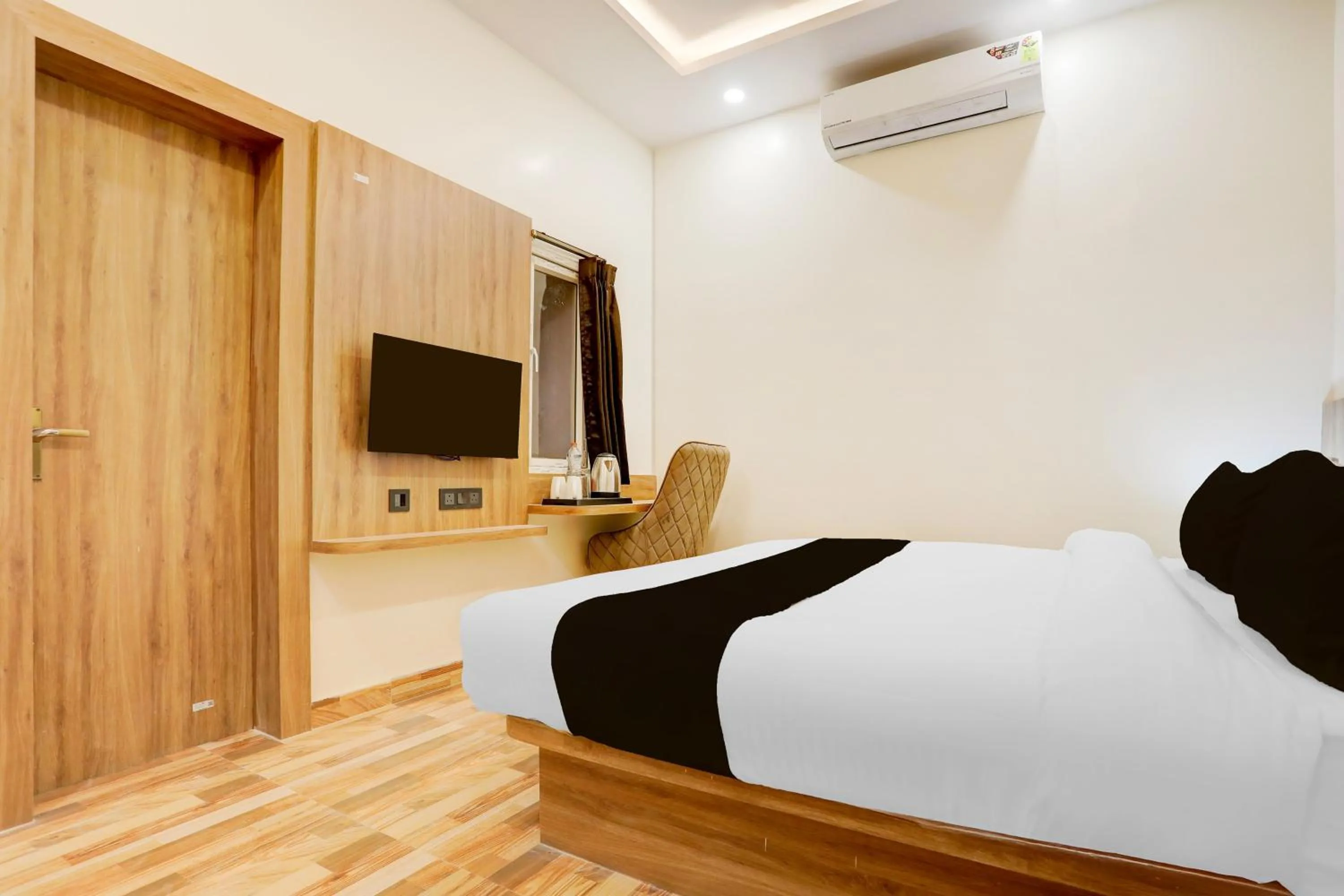 Bedroom, Bed in Super Townhouse Oak AIIMS Walmi Govindpur