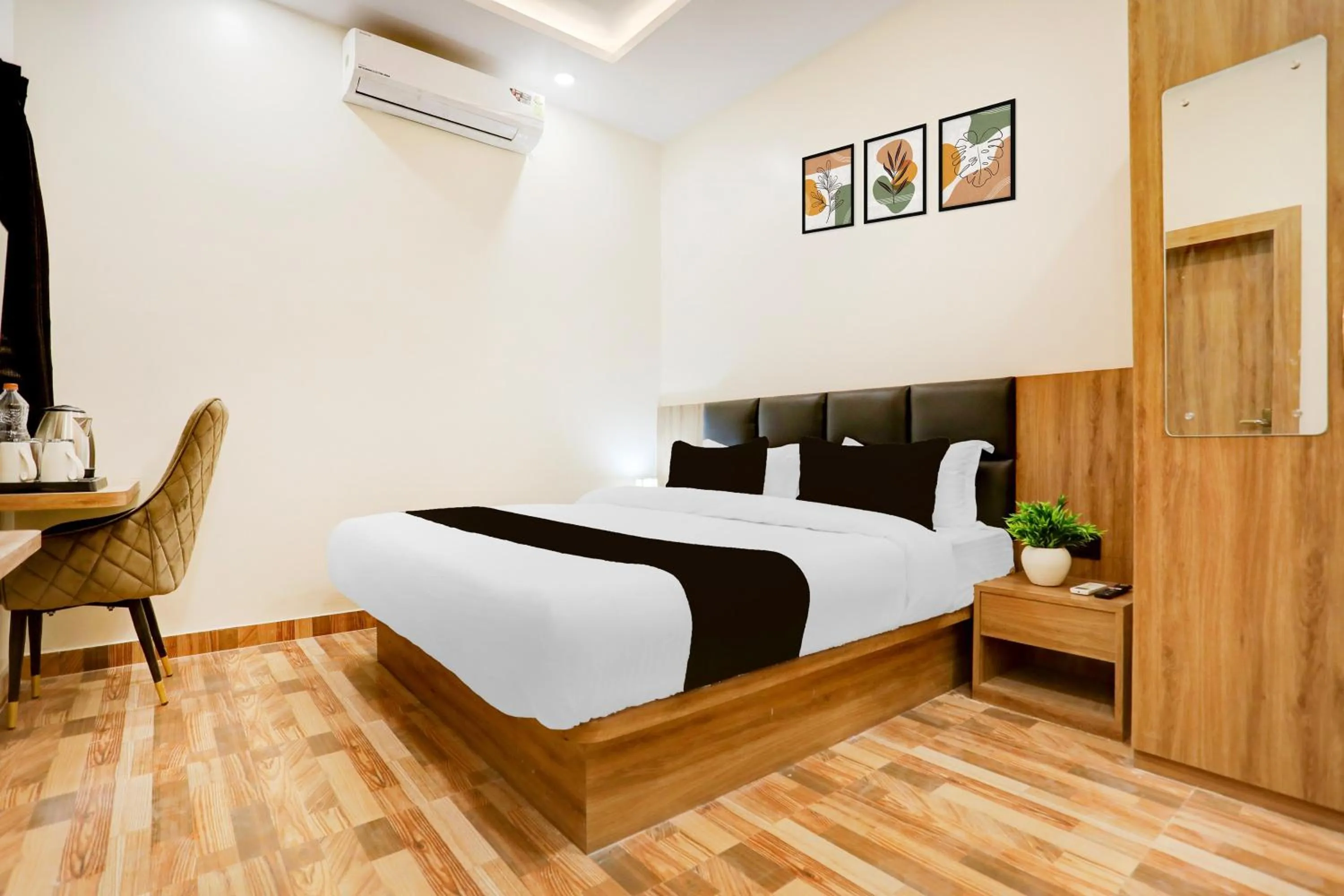 Bedroom, Bed in Super Townhouse Oak AIIMS Walmi Govindpur