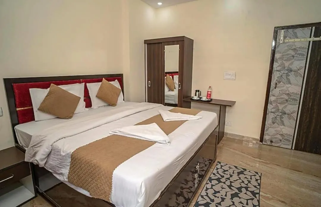 Bed in Hotel Luxury Heaven