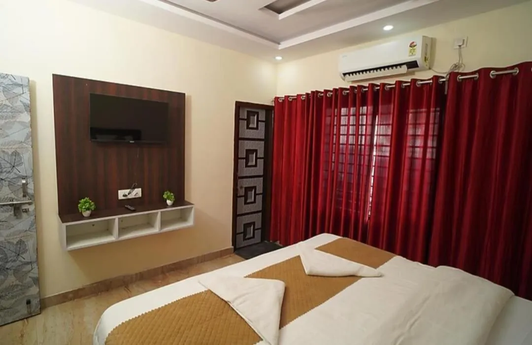 Bed in Hotel Luxury Heaven