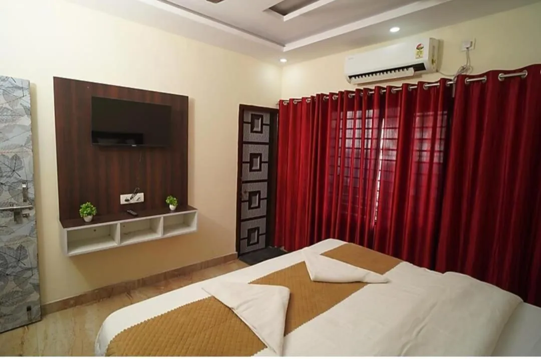 Bed in Hotel Luxury Heaven