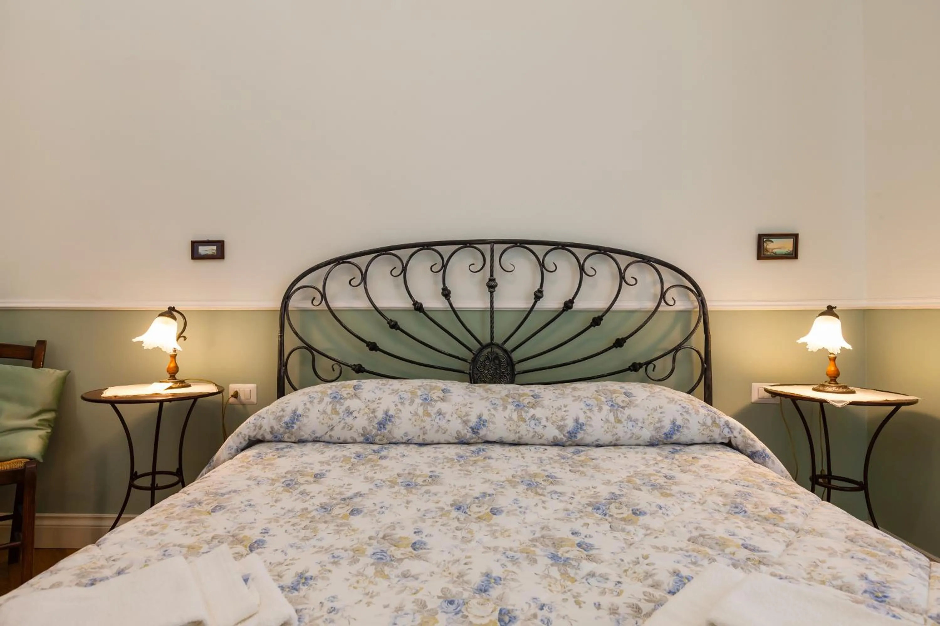 Bed in At Home Lettieri