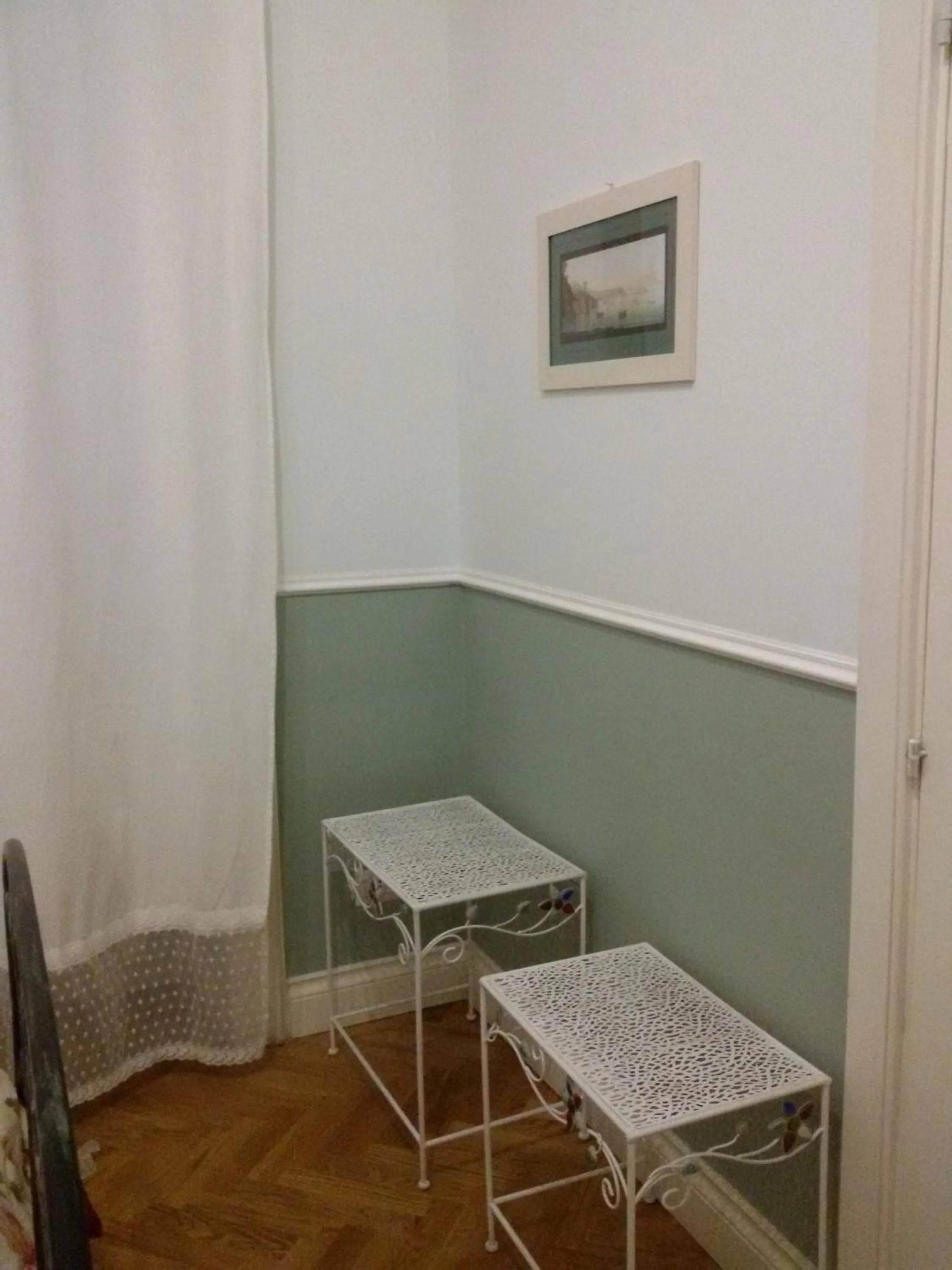 Photo of the whole room in At Home Lettieri