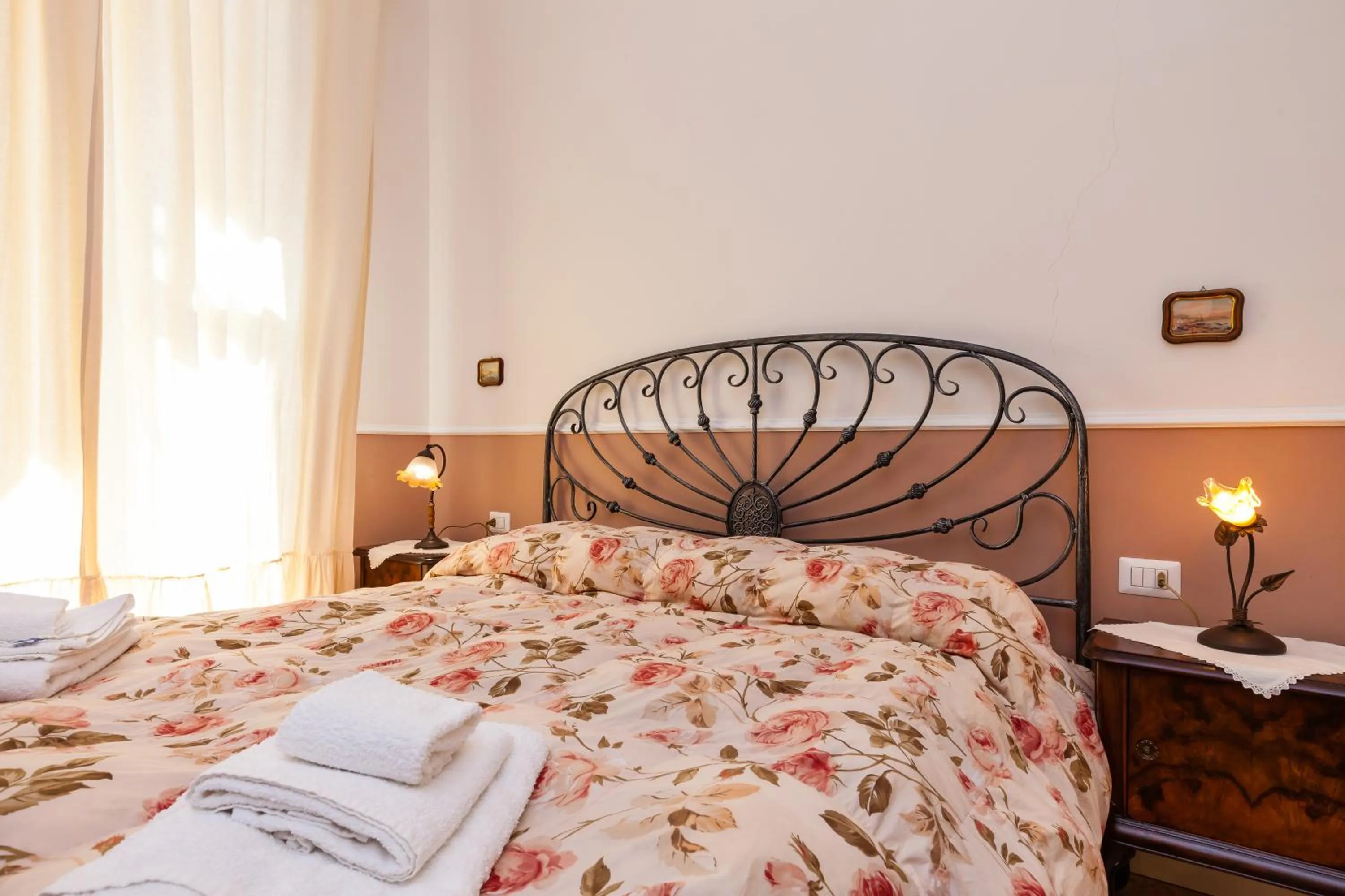 Photo of the whole room in At Home Lettieri