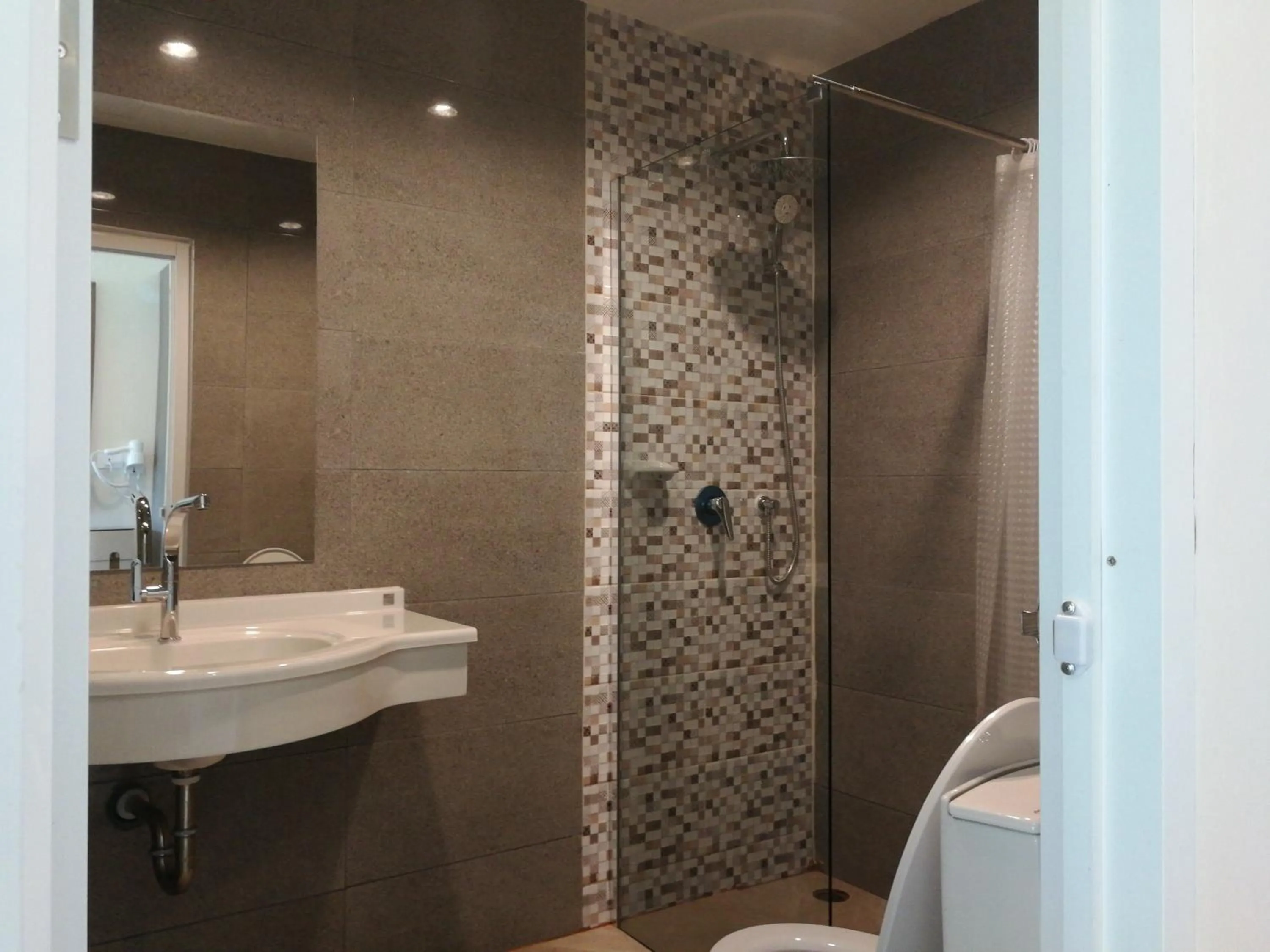 Bathroom in Chomphu Resort