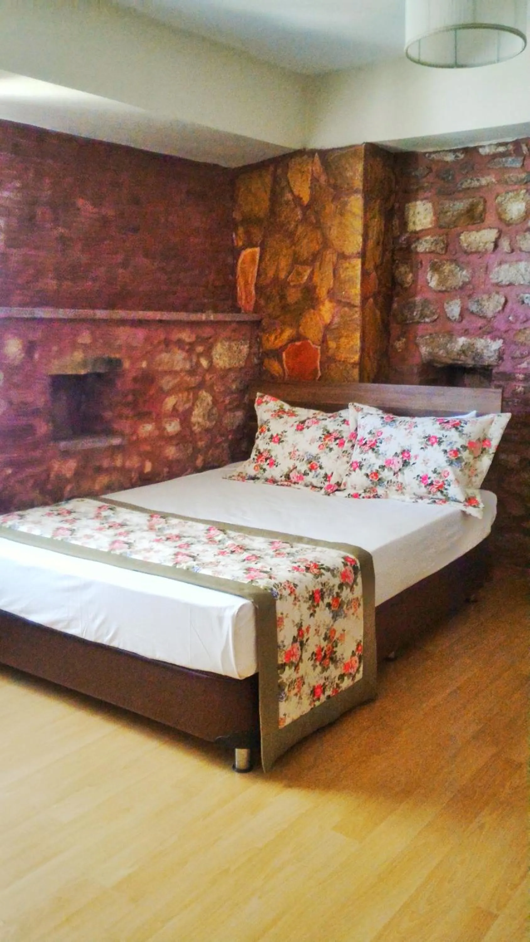 Photo of the whole room, Bed in Odunluk Tas Konak Hotel