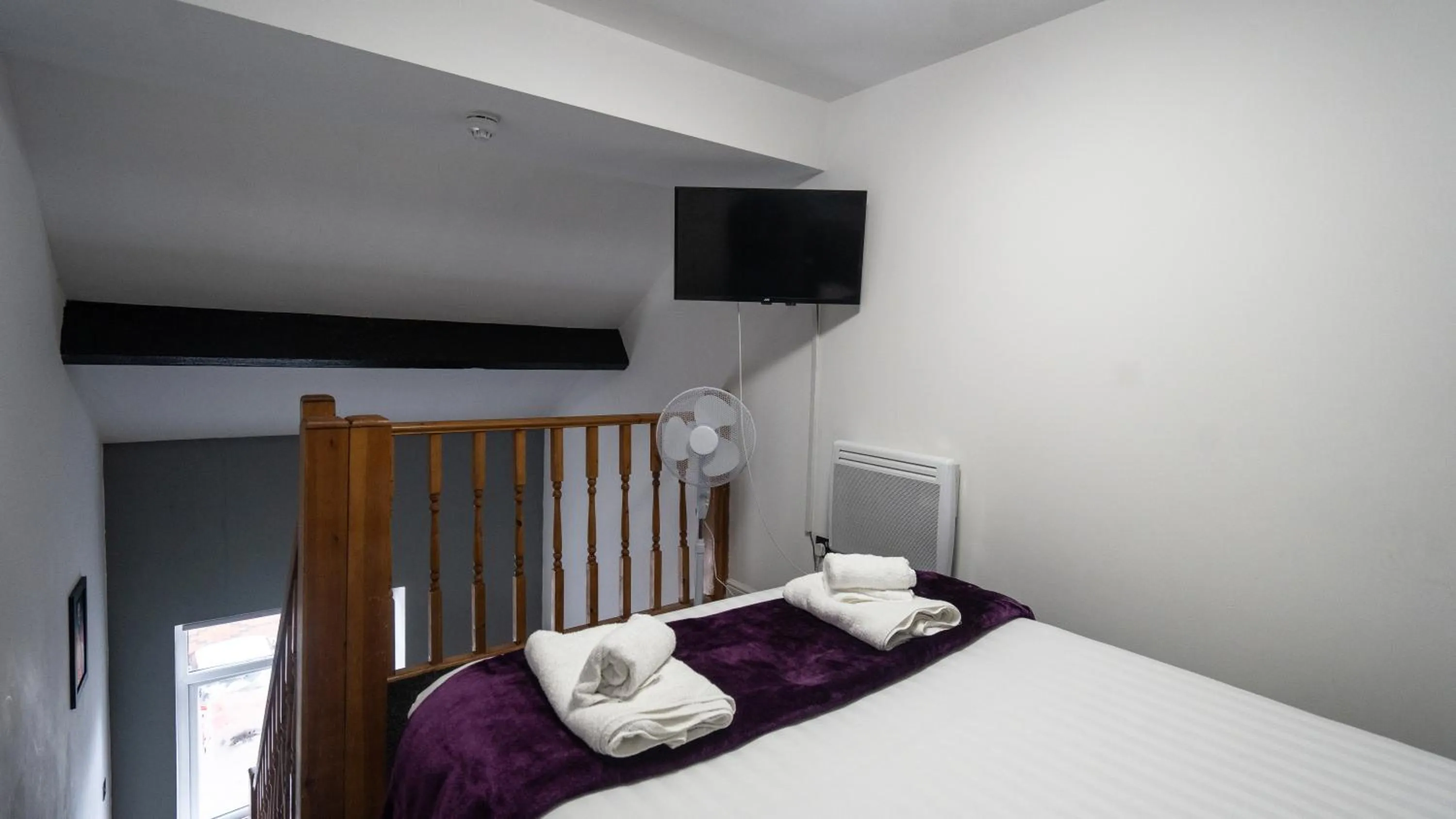 Bedroom, Bed in Imperial Salford Hotel