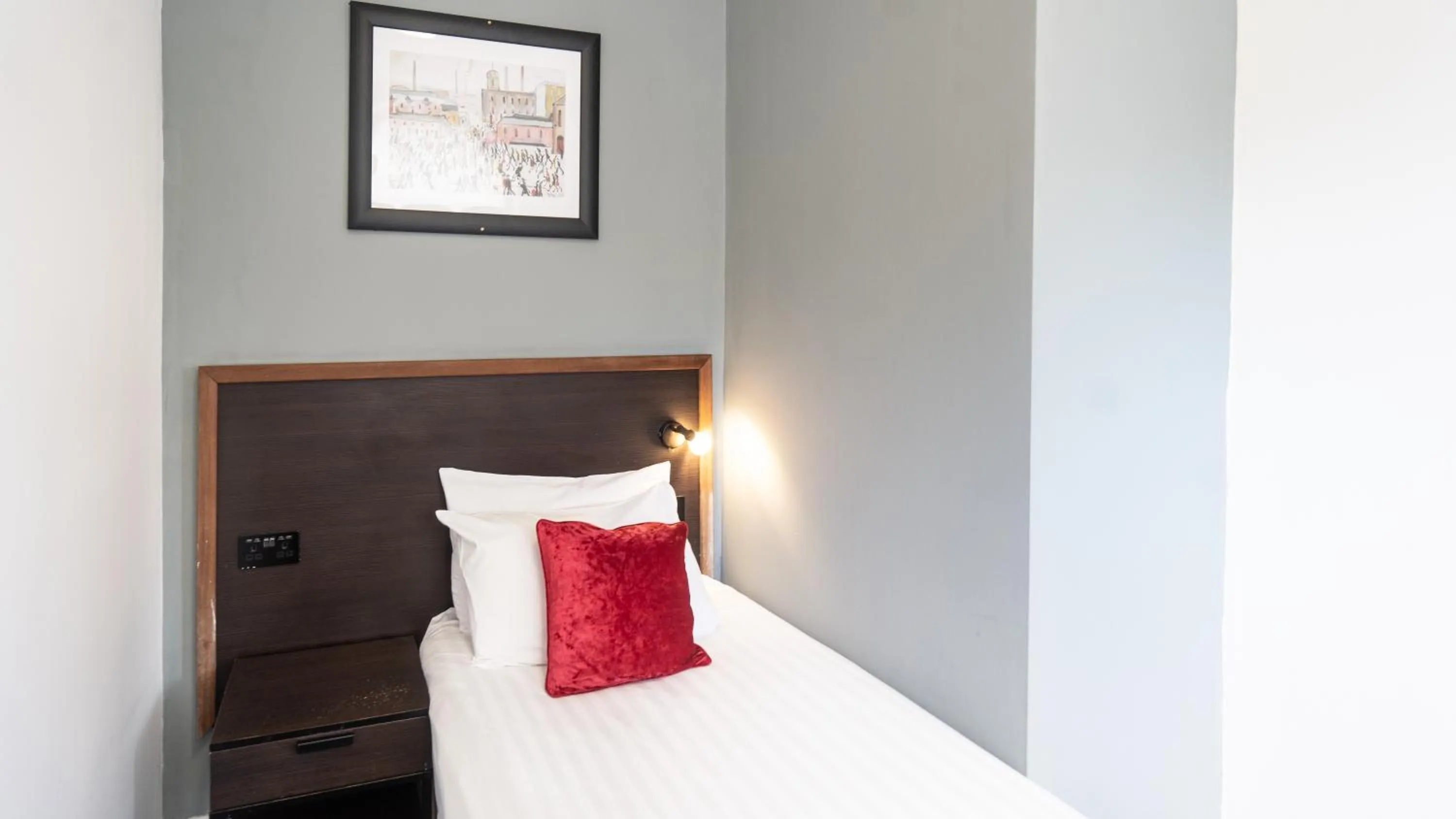 Bedroom, Bed in Imperial Salford Hotel