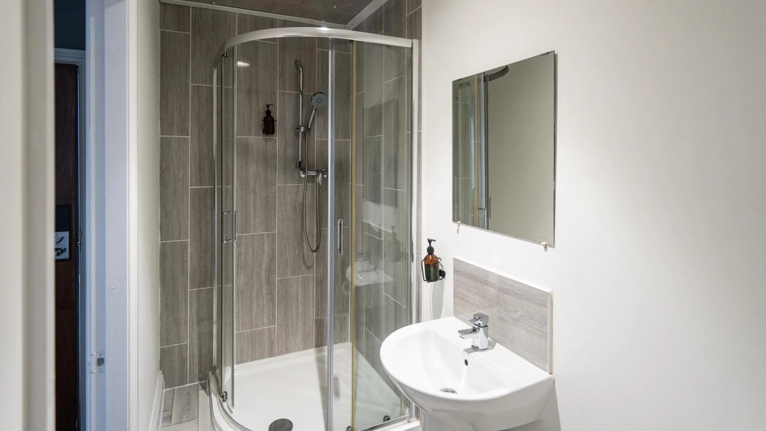 Bathroom in Imperial Salford Hotel