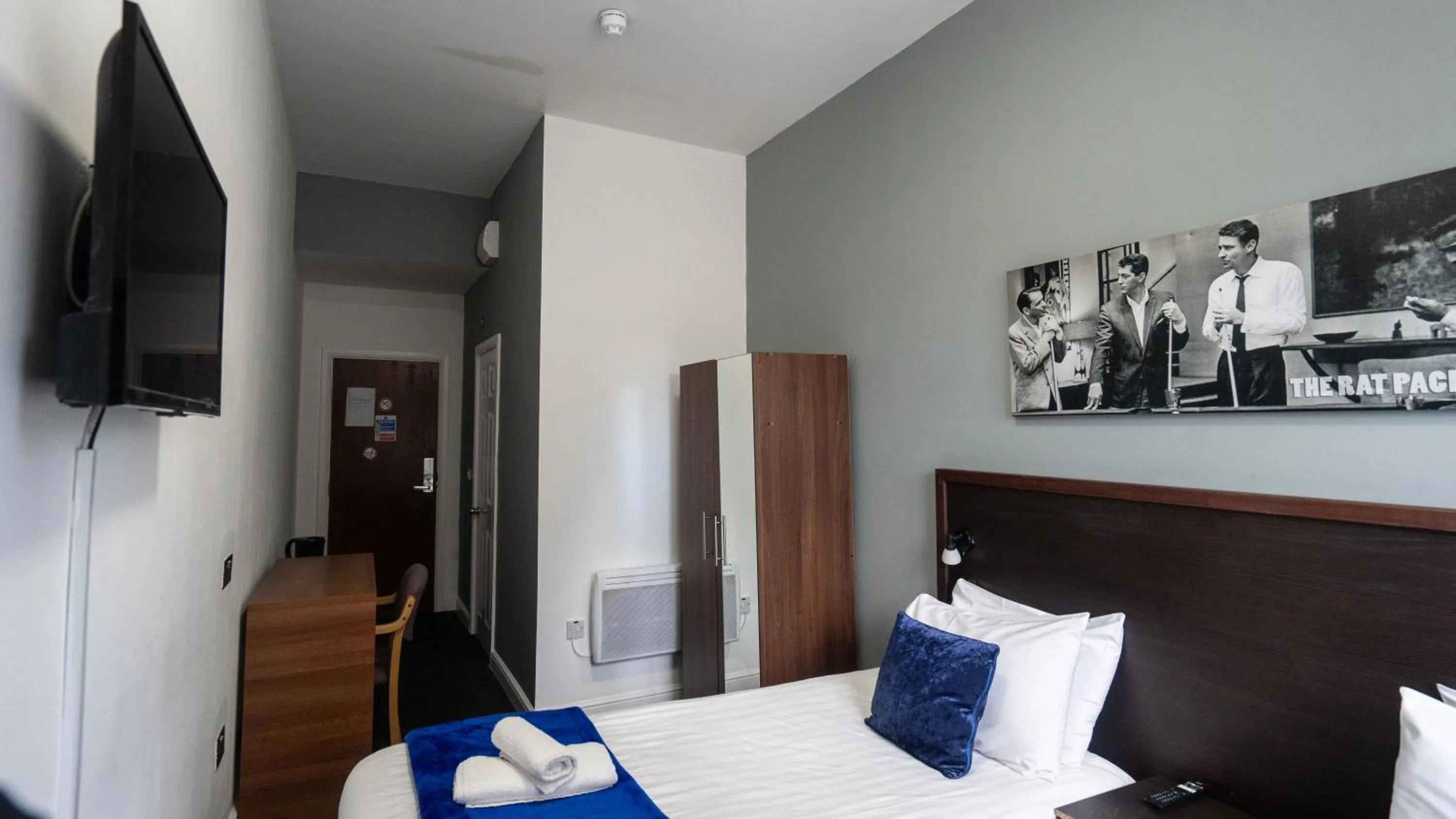 Bedroom, Bed in Imperial Salford Hotel