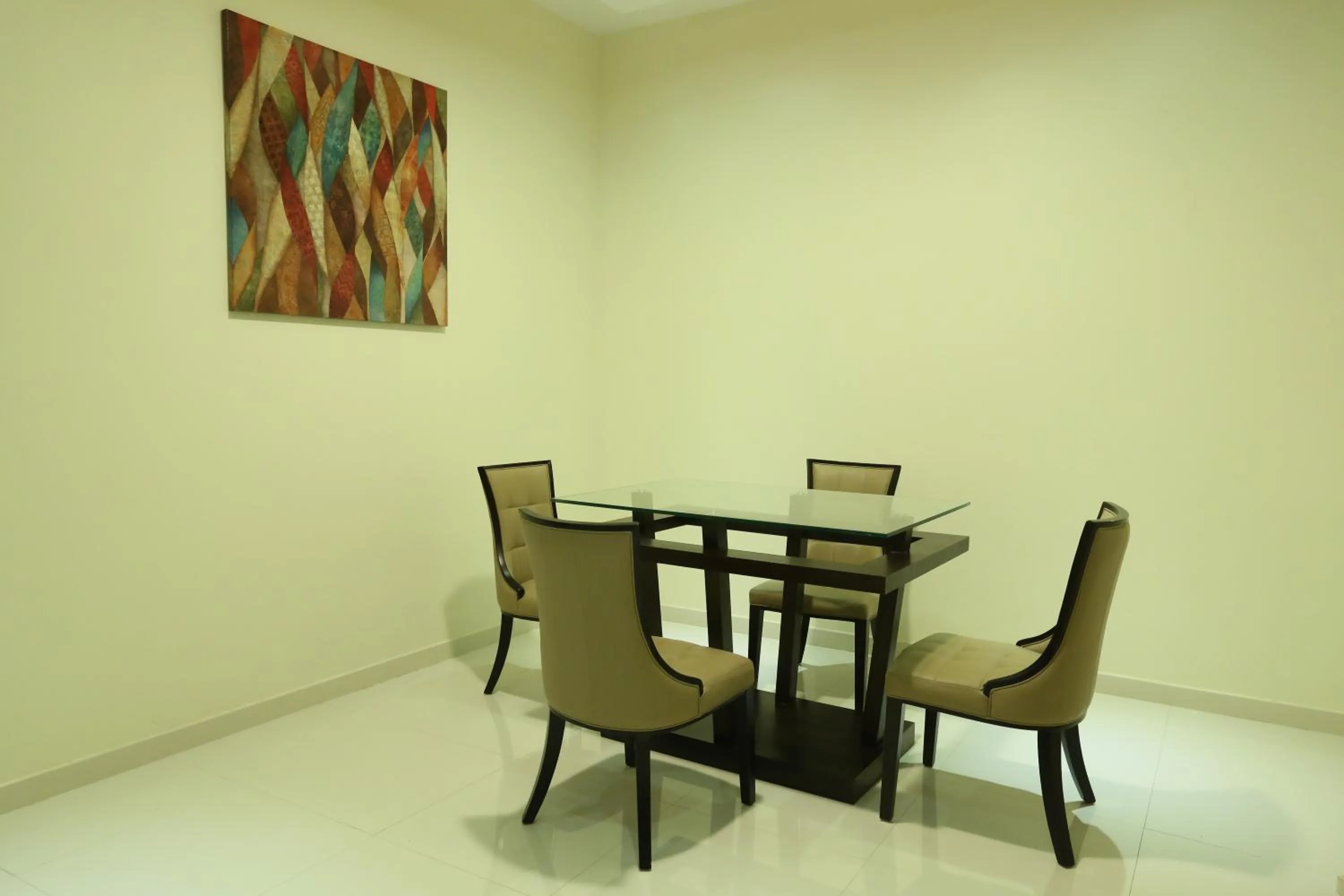 Dining area in Al Muhaidb Down Town - King Fahd Road
