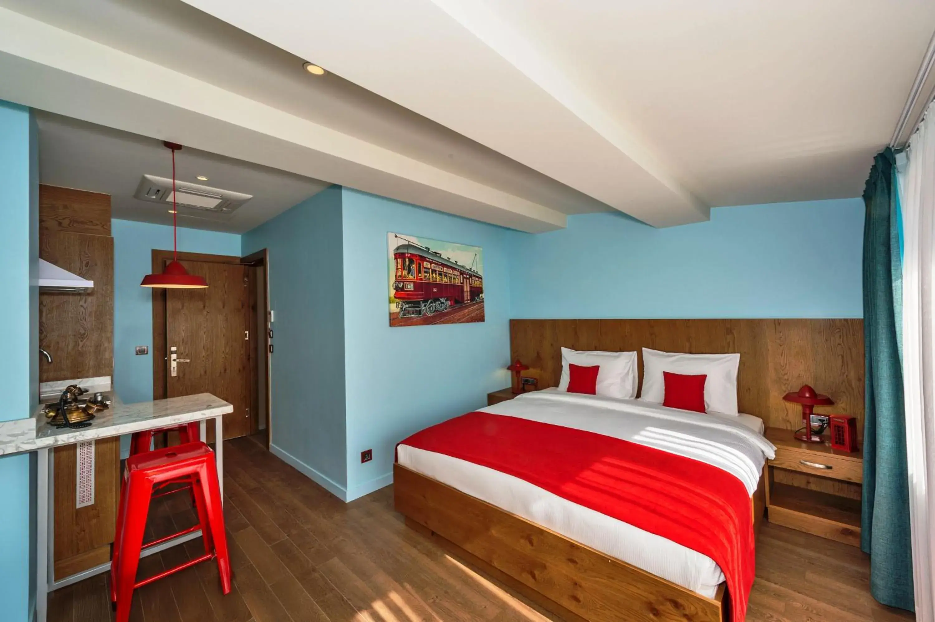 Deluxe Suite with Balcony & Kitchenette in Taksim Istanbul Nis Hotel - Istiklal Street Deluxe Suite with Balcony & Kitchenette in Taksim Istanbul Nis Hotel - Istiklal Street