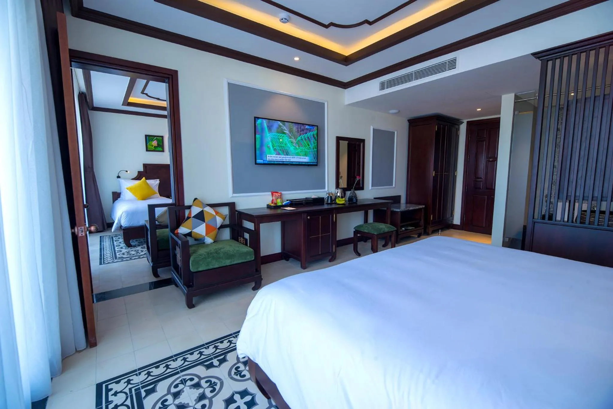 Photo of the whole room in Mulberry Collection Silk Village