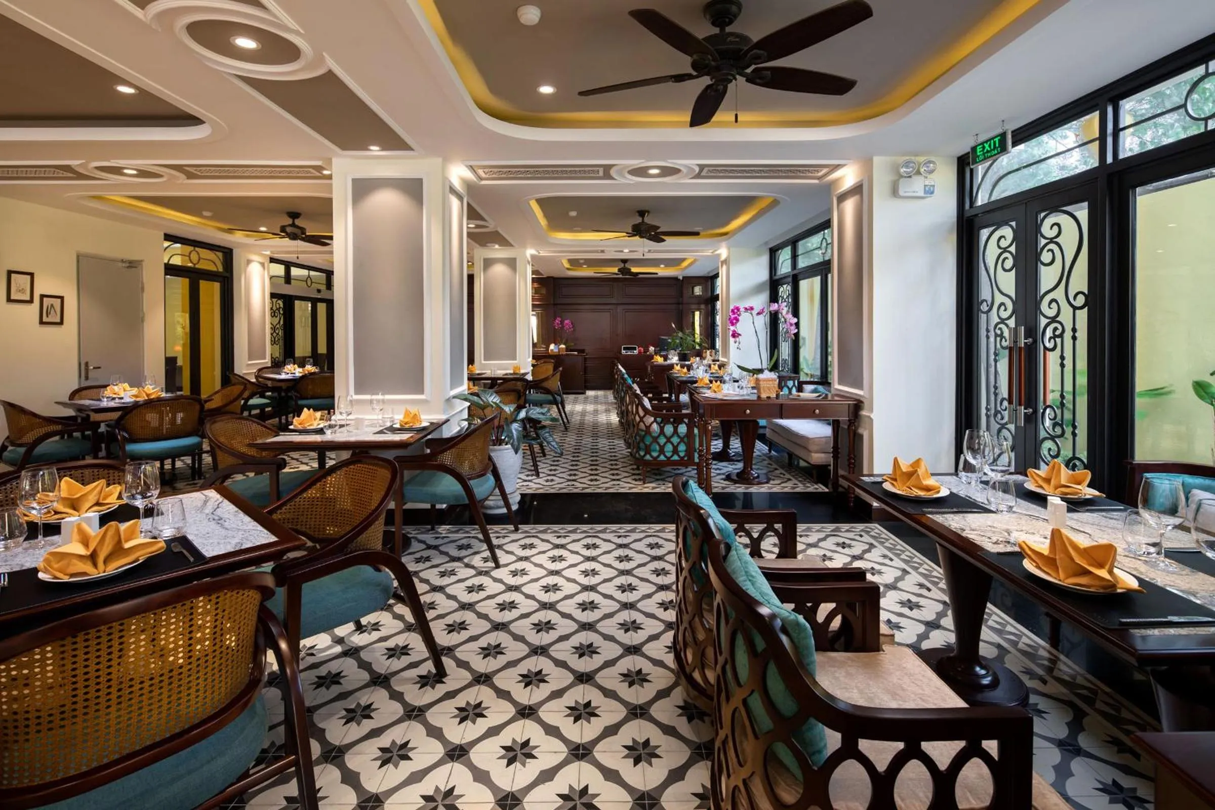 Restaurant/places to eat in Mulberry Collection Silk Village