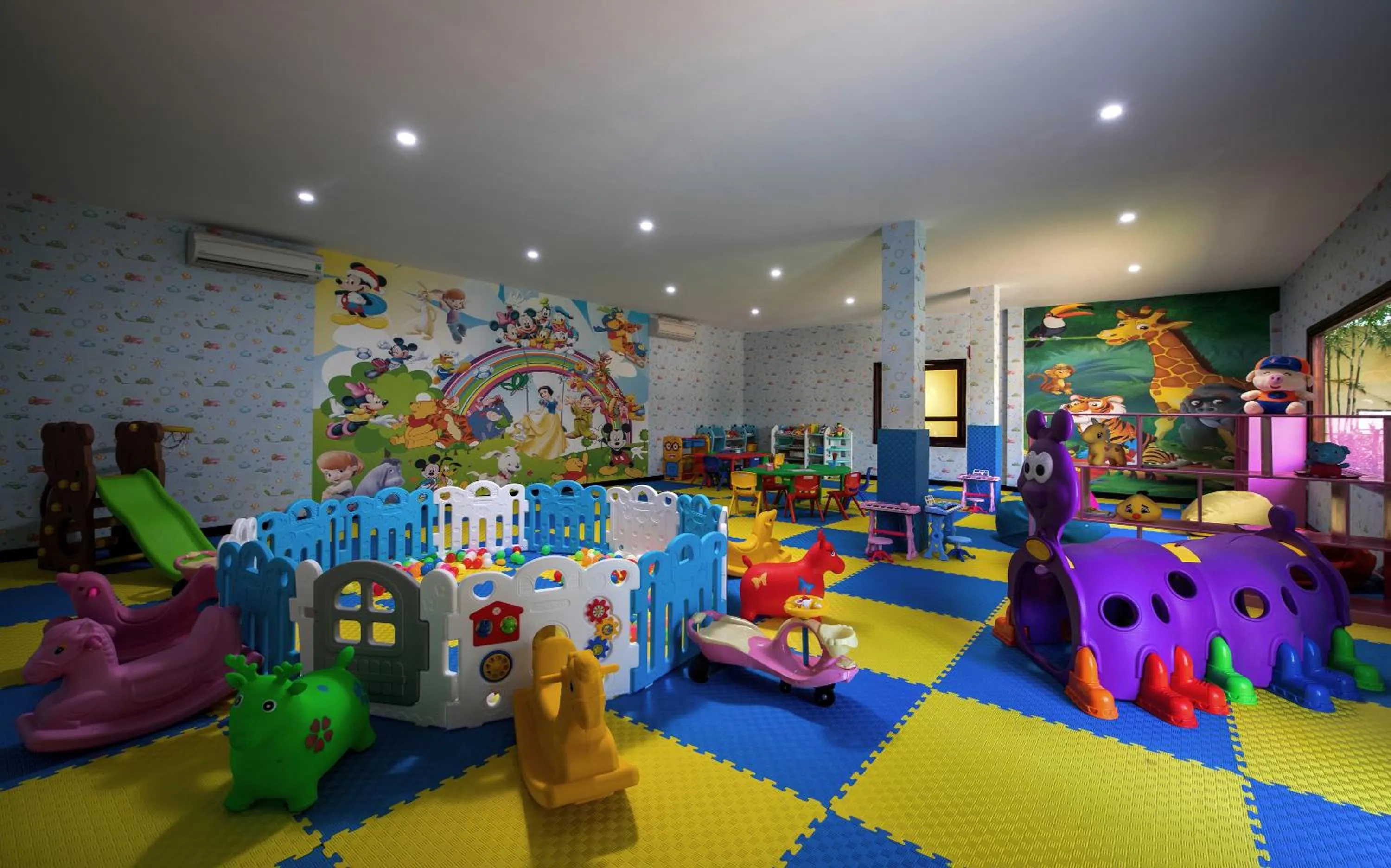 Kids's club in Mulberry Collection Silk Village