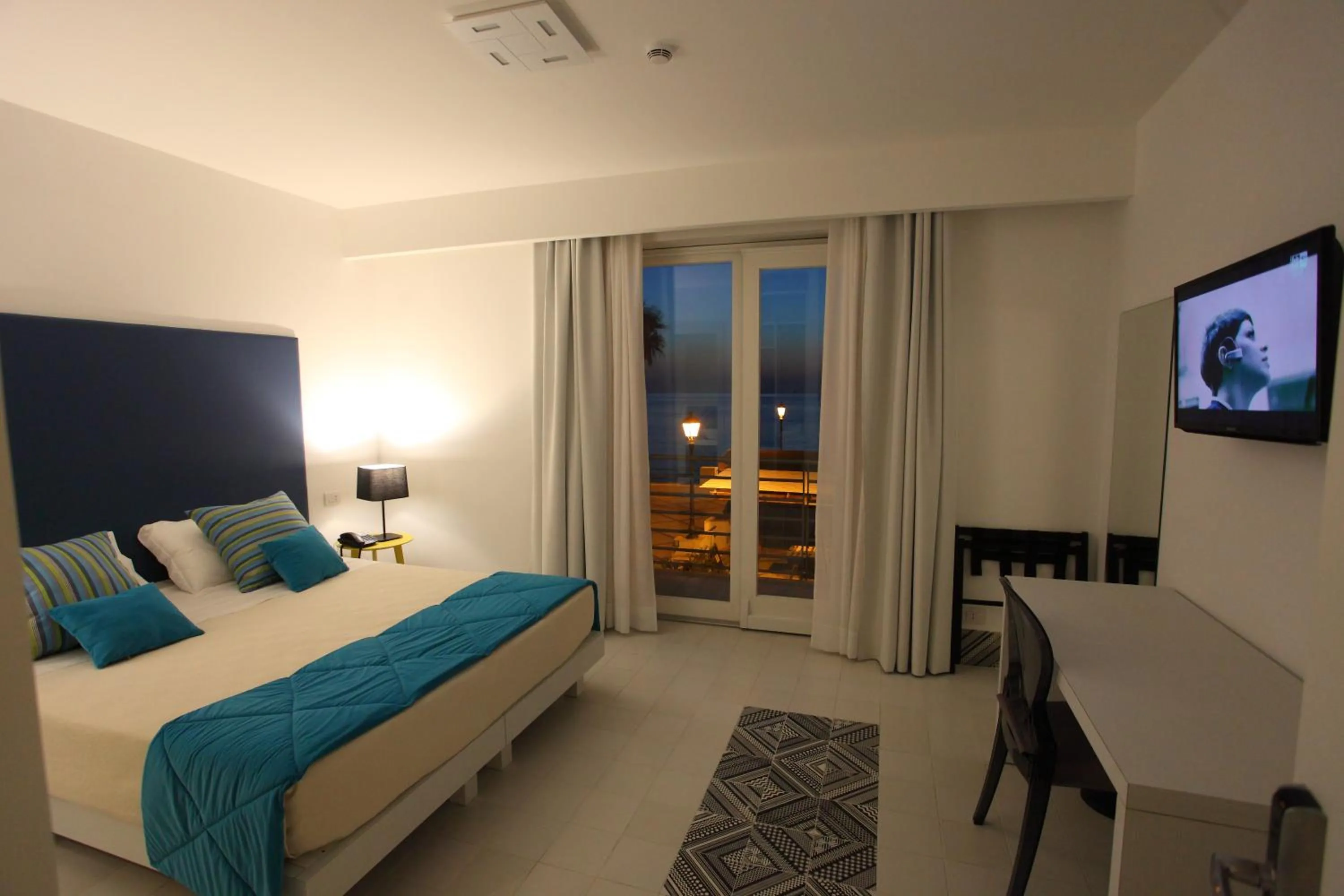Photo of the whole room, Bed in Palma d'Oro