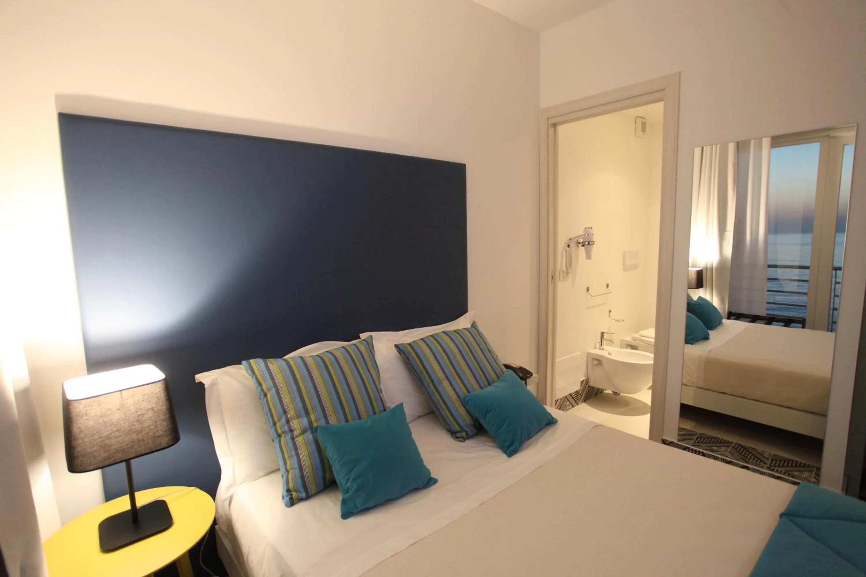 Photo of the whole room, Bed in Palma d'Oro