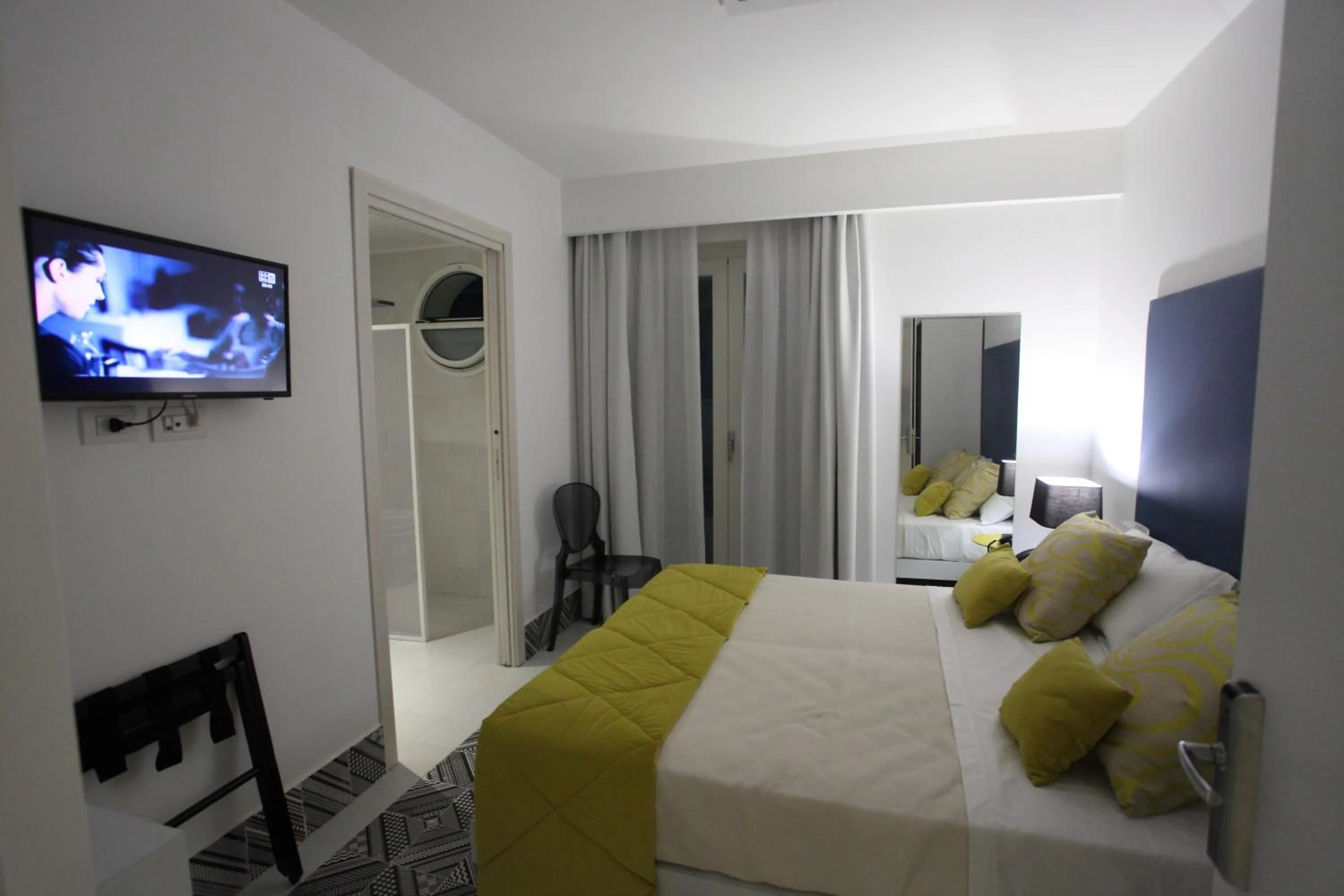 Photo of the whole room, Bed in Palma d'Oro