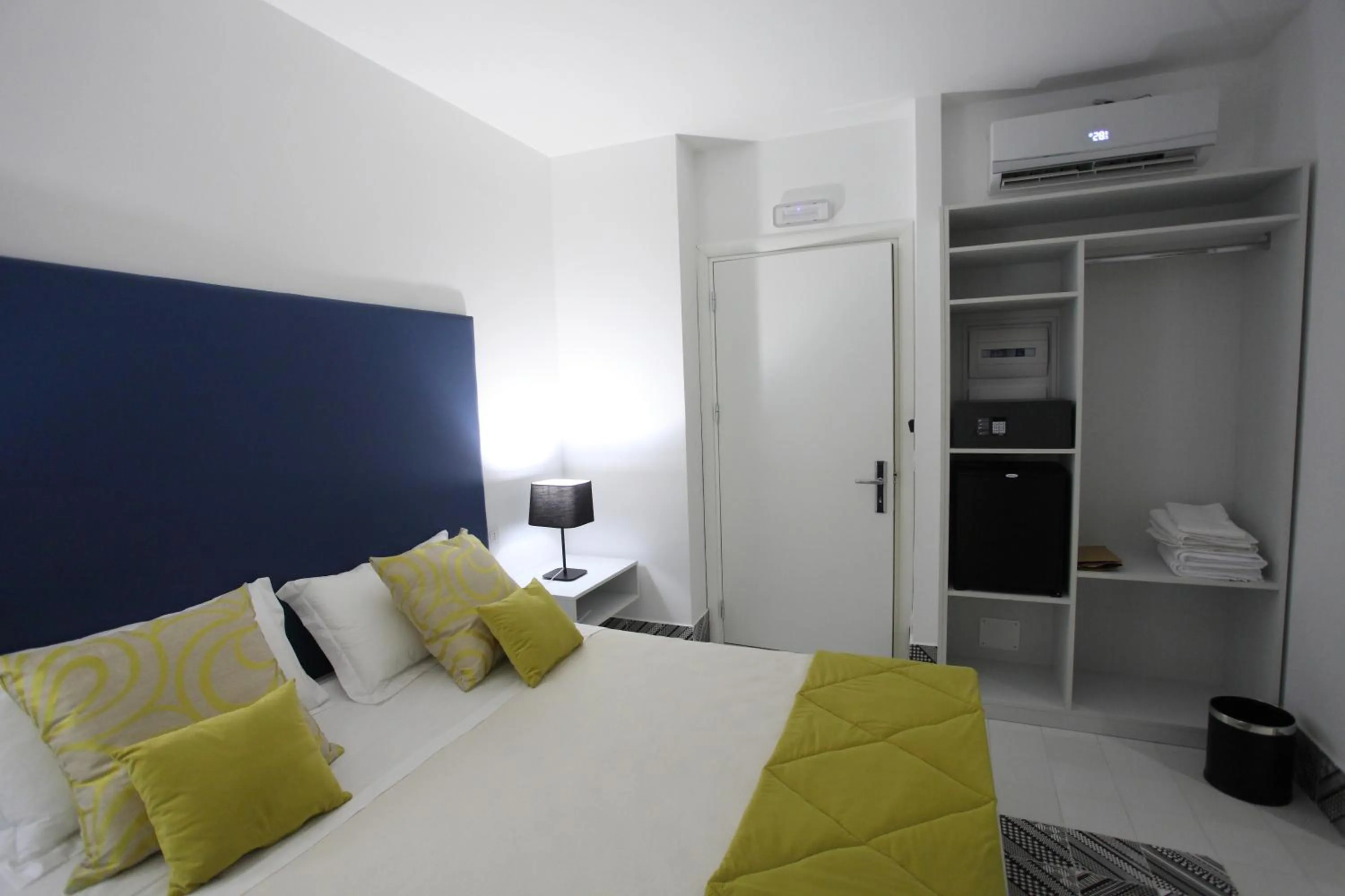 Photo of the whole room, Bed in Palma d'Oro