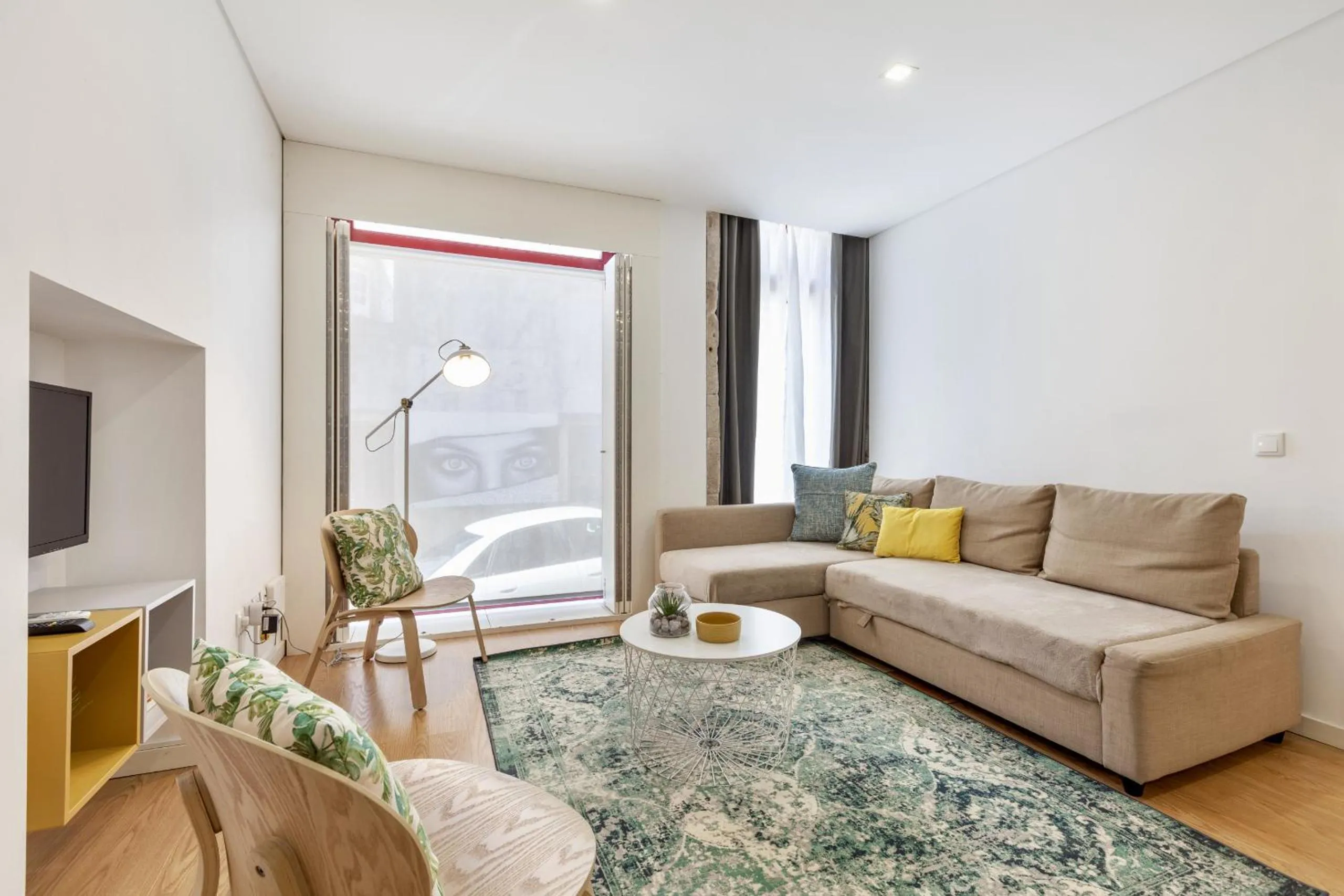 Communal lounge/ TV room in D&S - Porto Theater Apartment