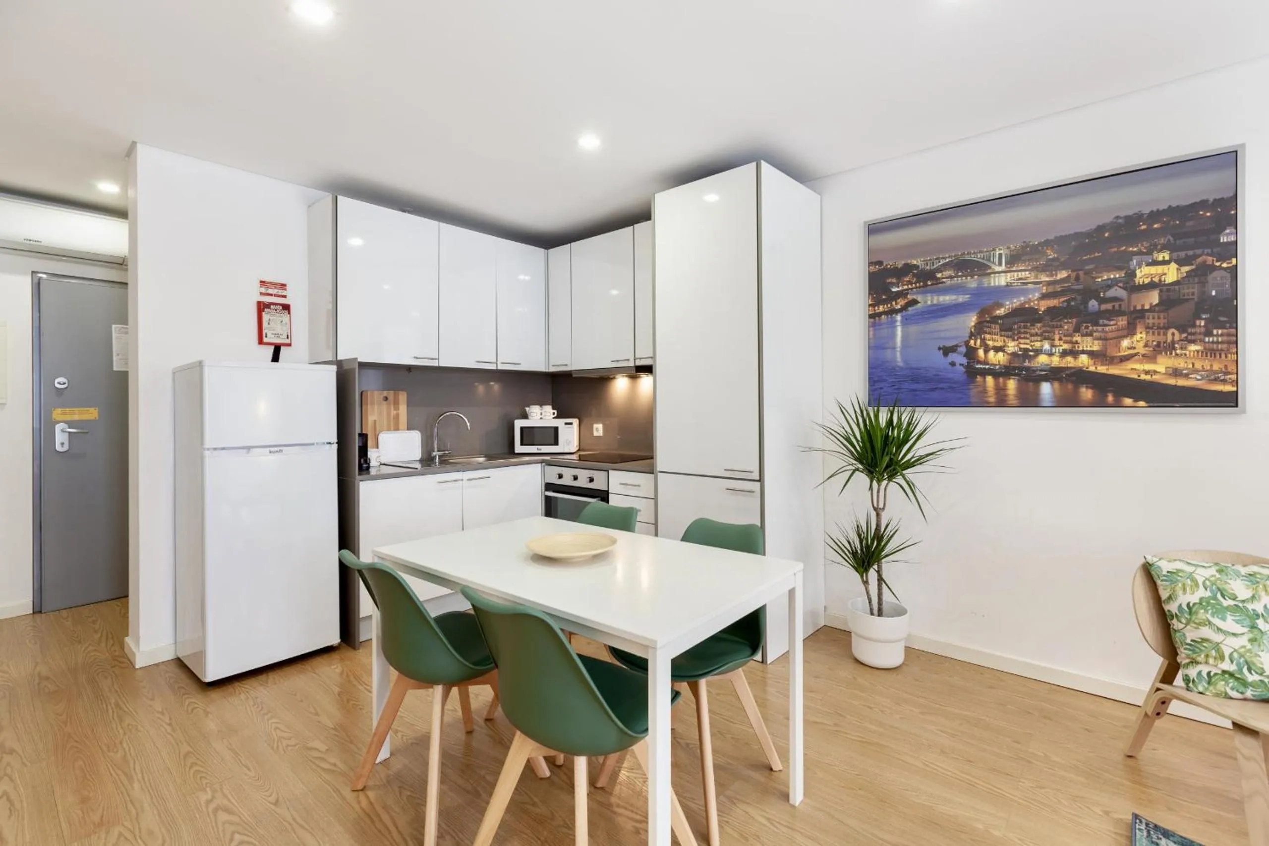 Dining area in D&S - Porto Theater Apartment