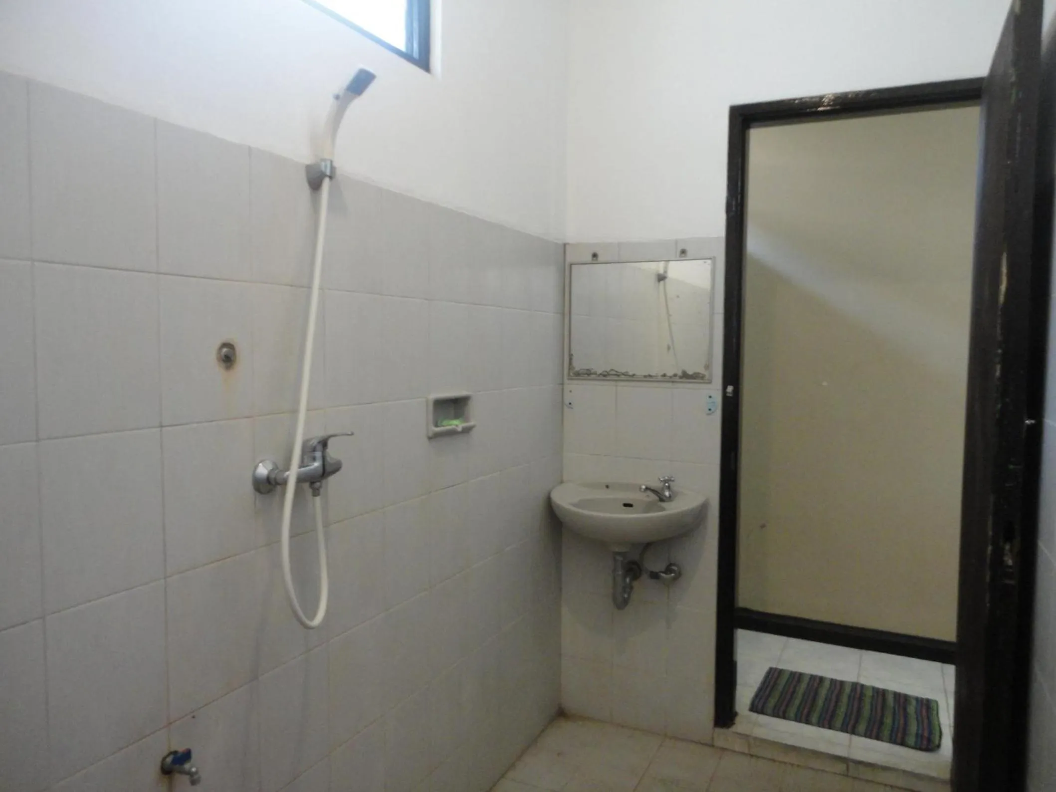 Bathroom in Pakuna Beach