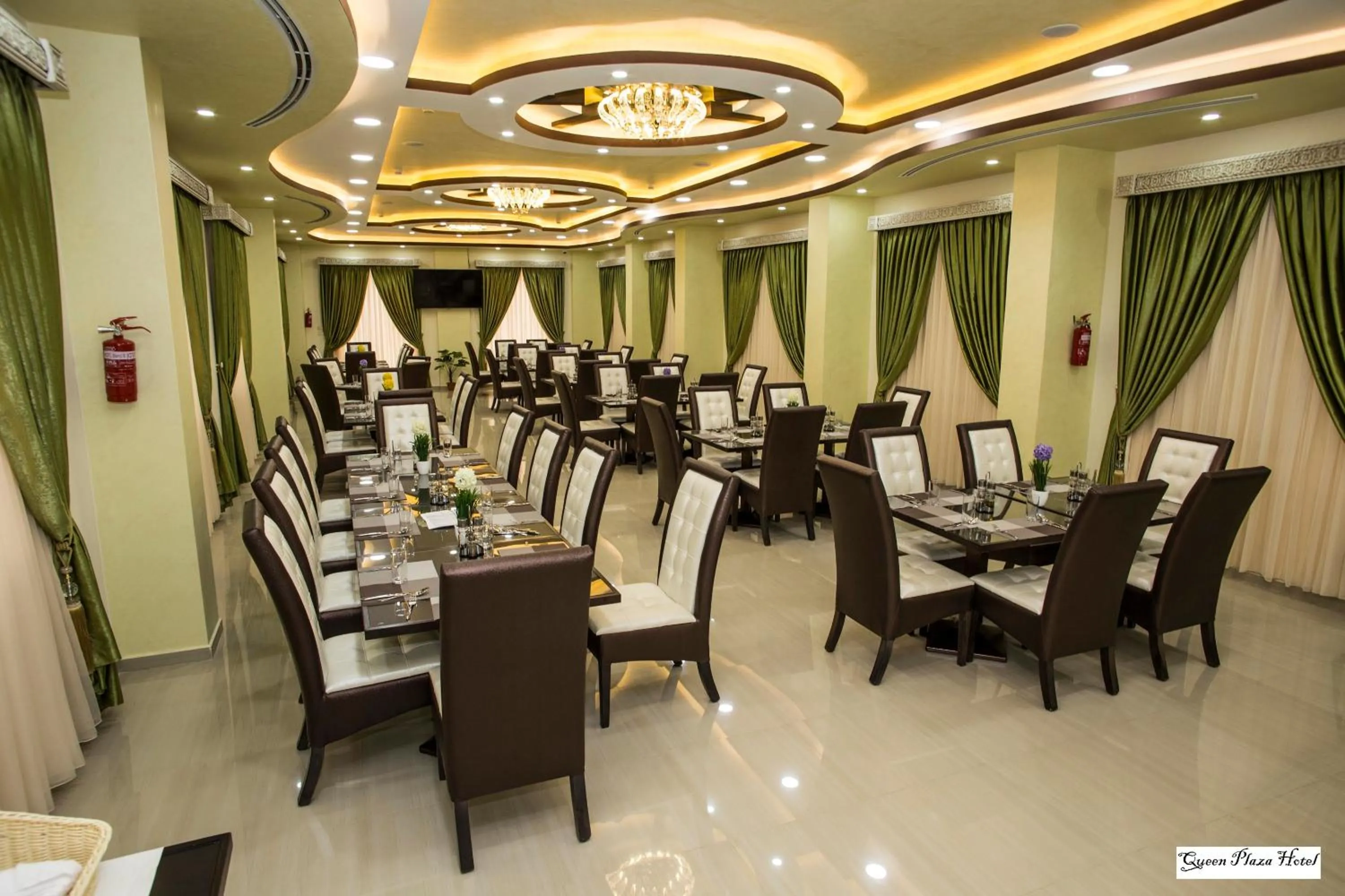 Restaurant/places to eat in Queen Plaza Hotel