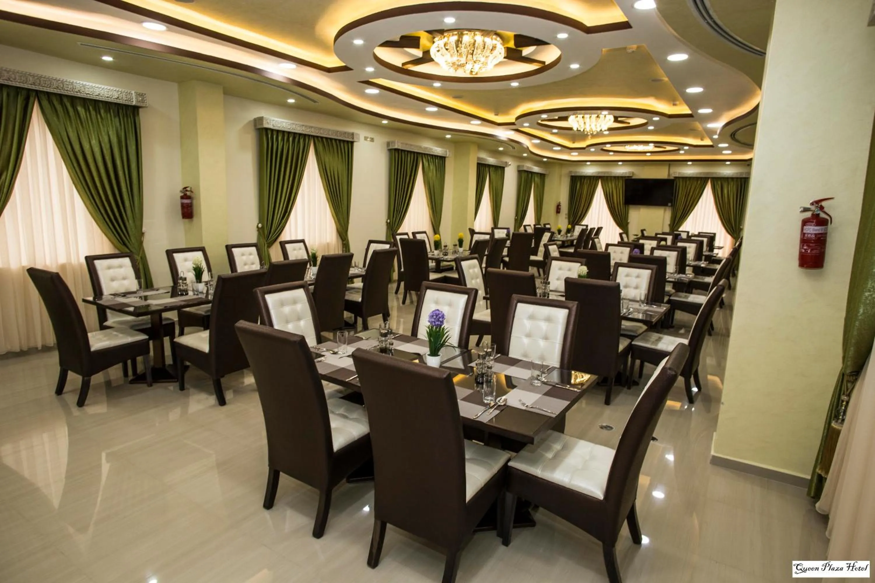 Restaurant/places to eat in Queen Plaza Hotel