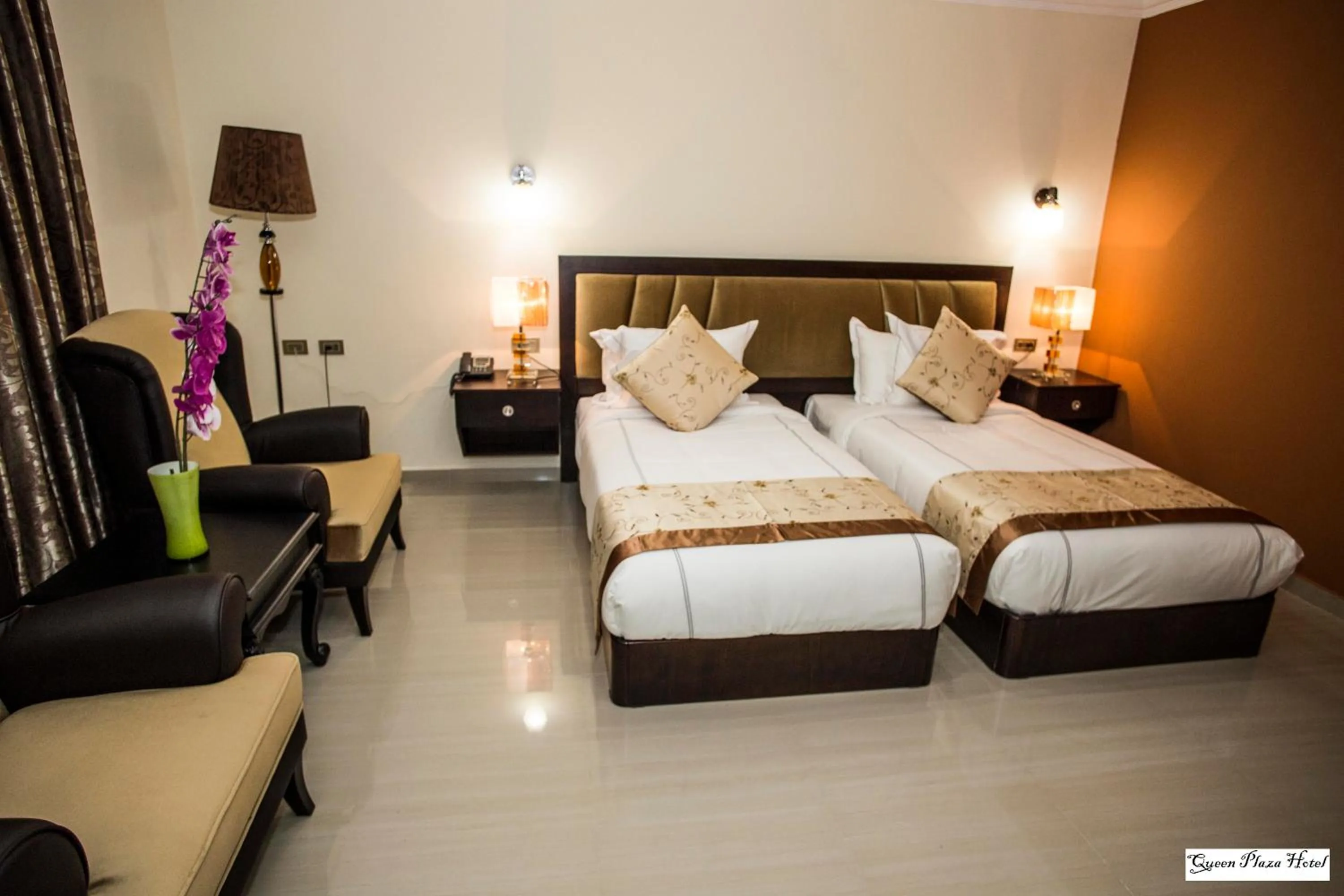 Photo of the whole room, Bed in Queen Plaza Hotel