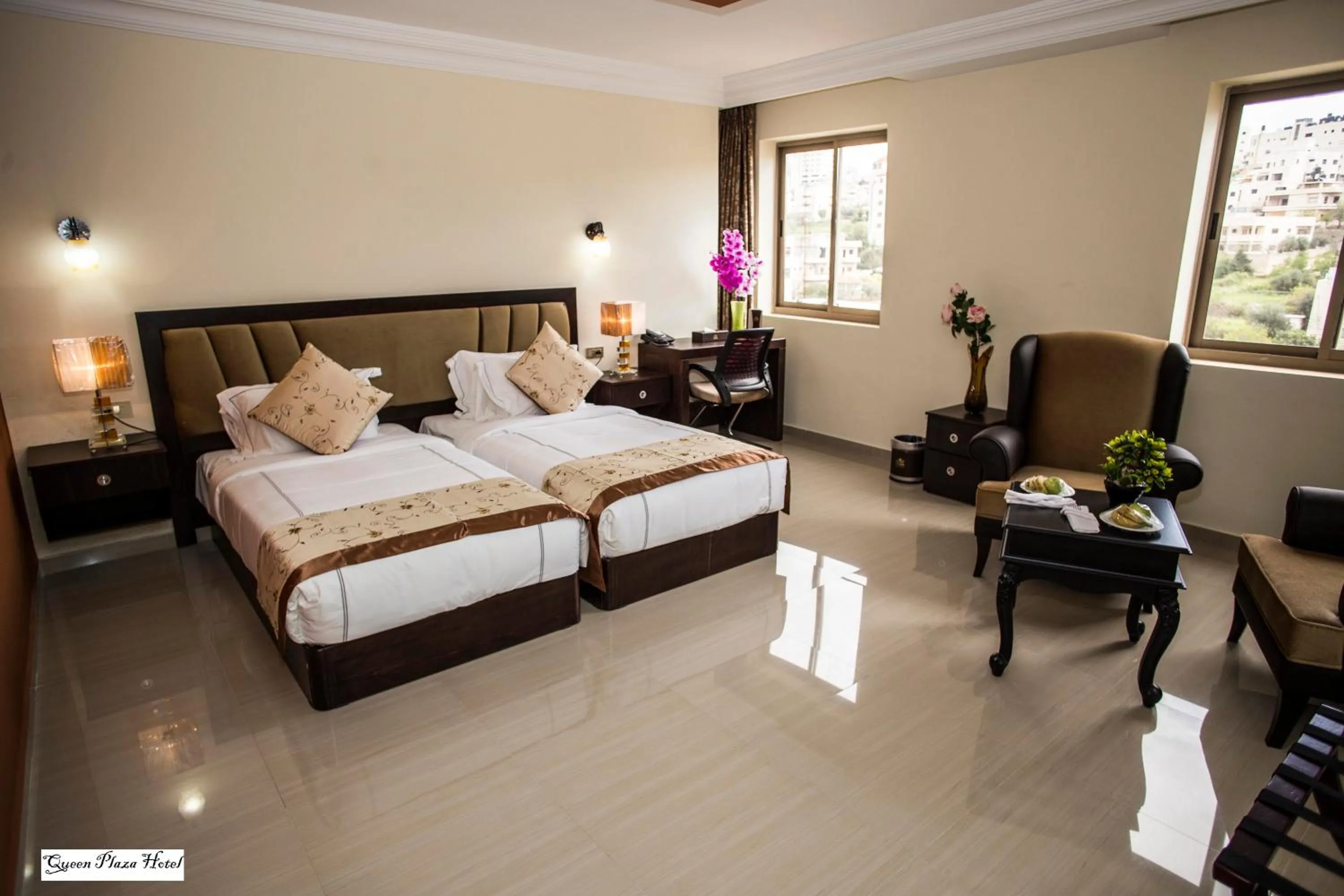 Bedroom, Bed in Queen Plaza Hotel