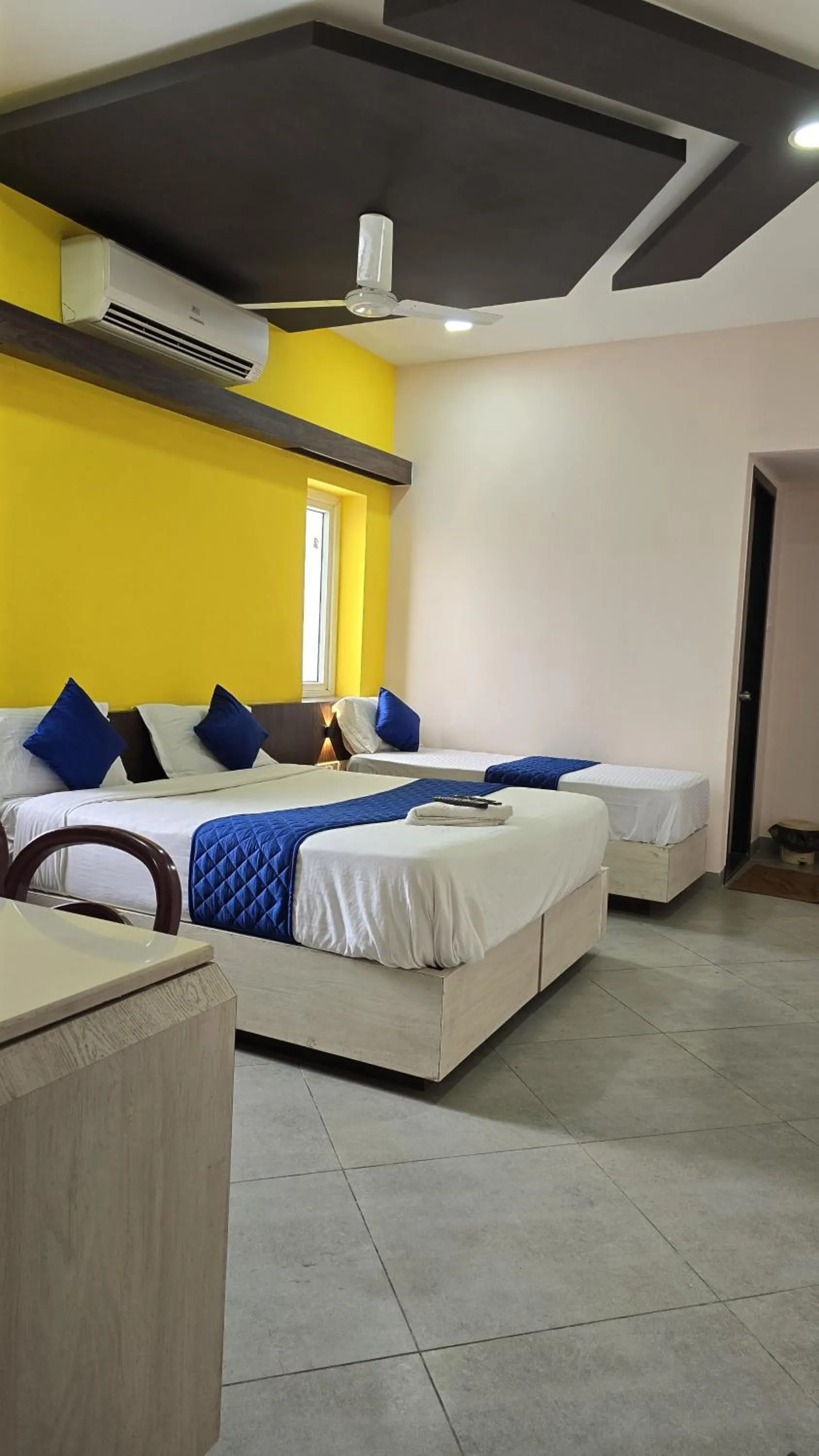 Deluxe Twin Room in Twilight Inn, Purasaiwakkam