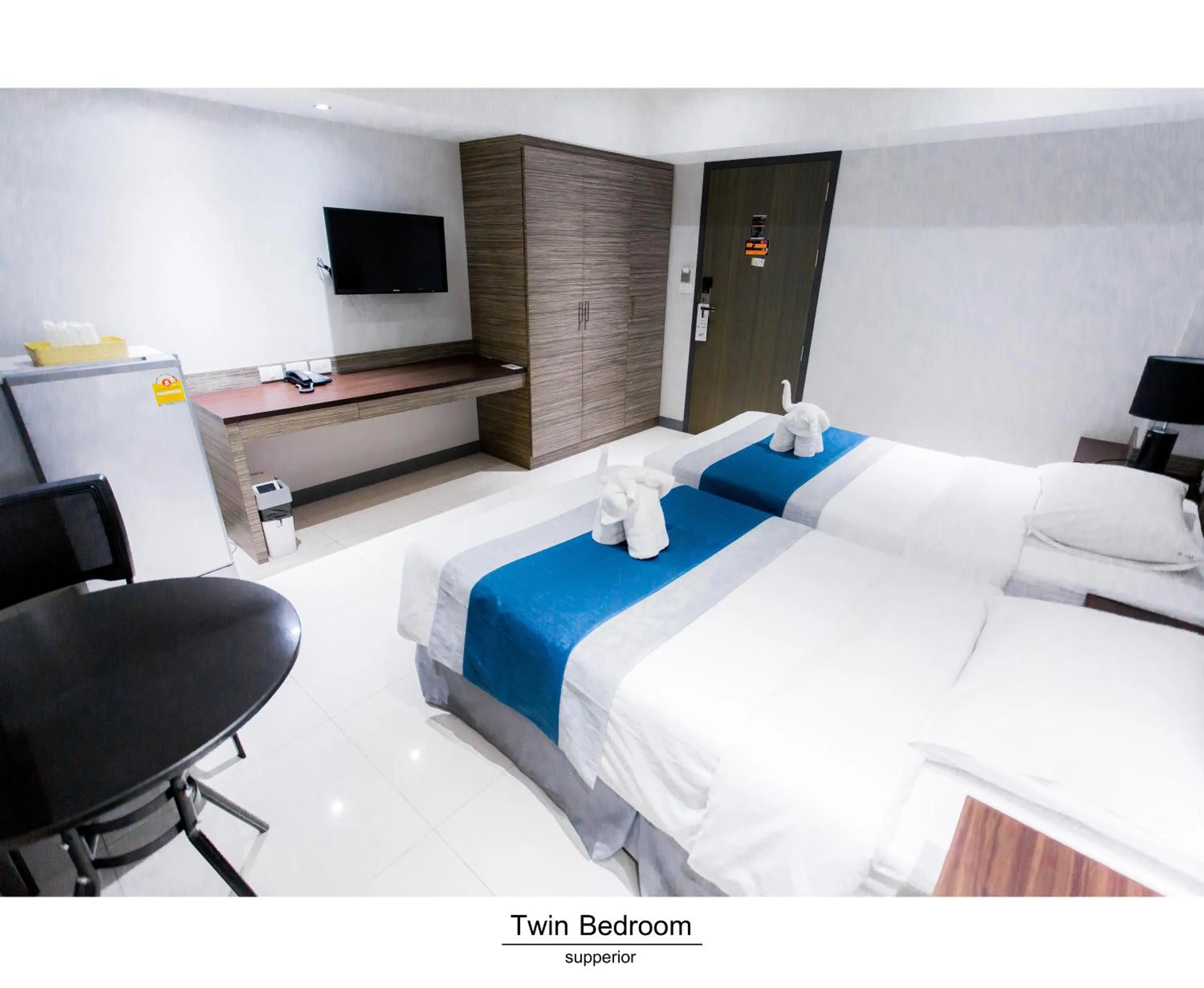 Photo of the whole room, Bed in Pho Place