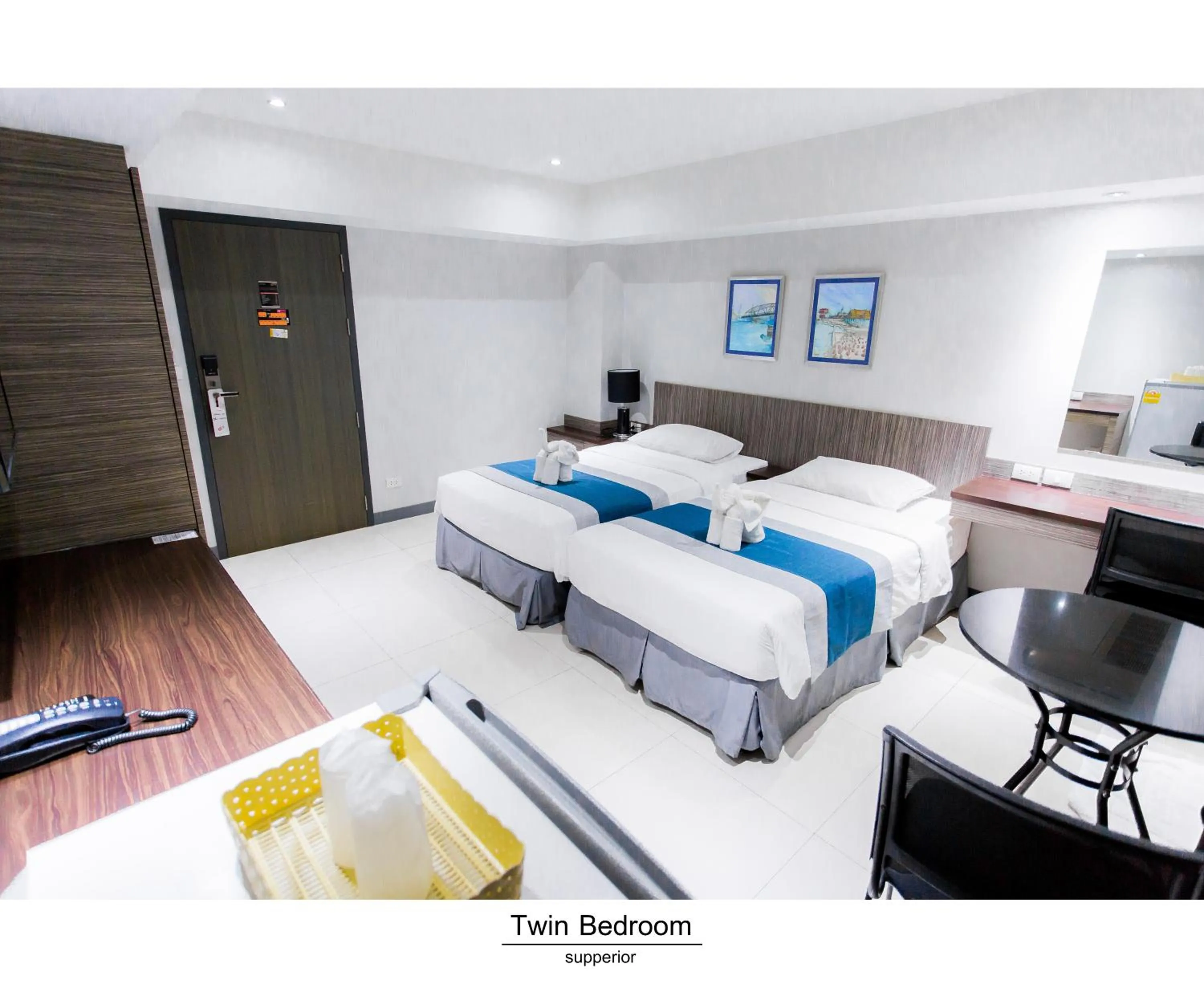 Photo of the whole room, Bed in Pho Place