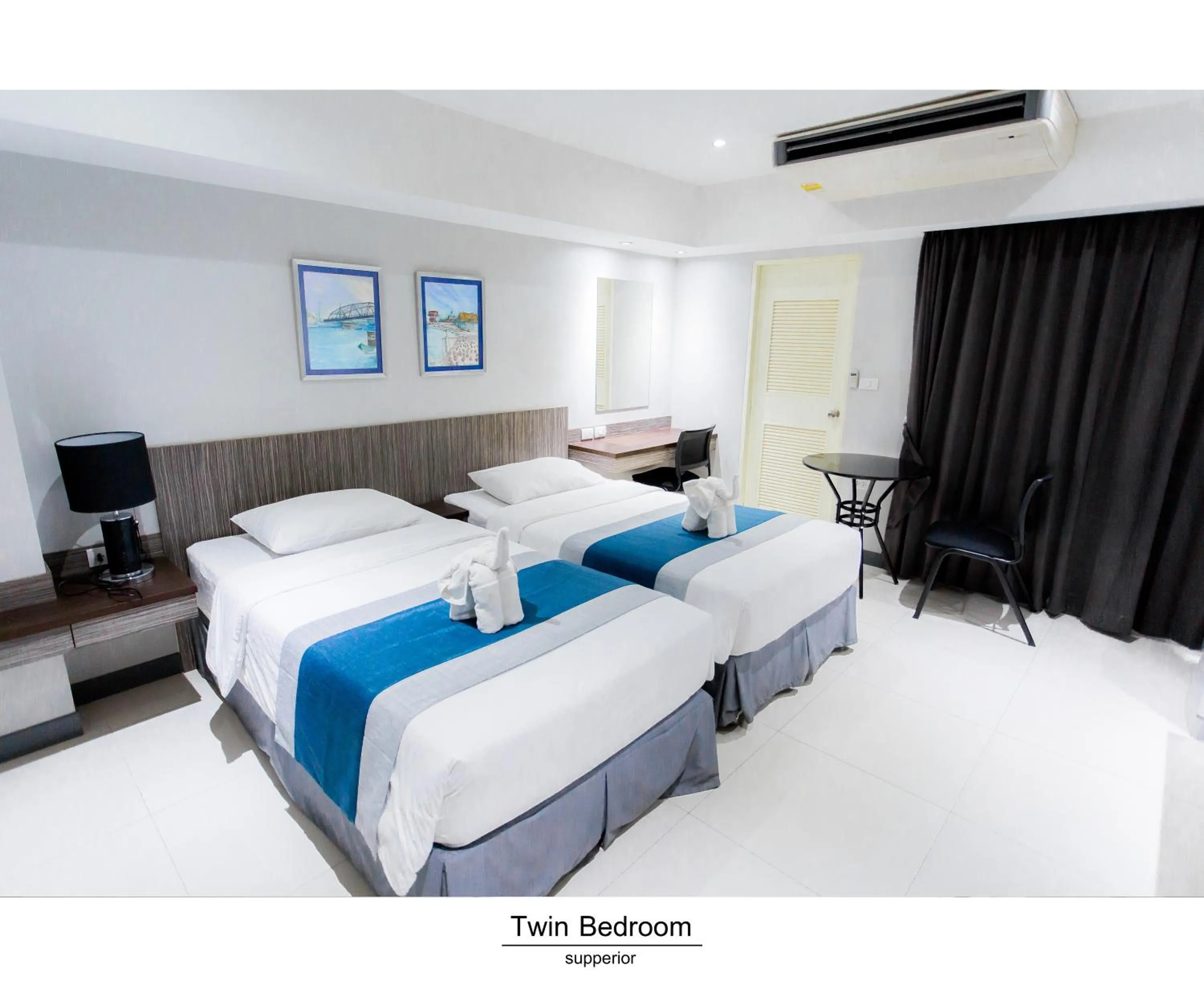 Photo of the whole room, Bed in Pho Place