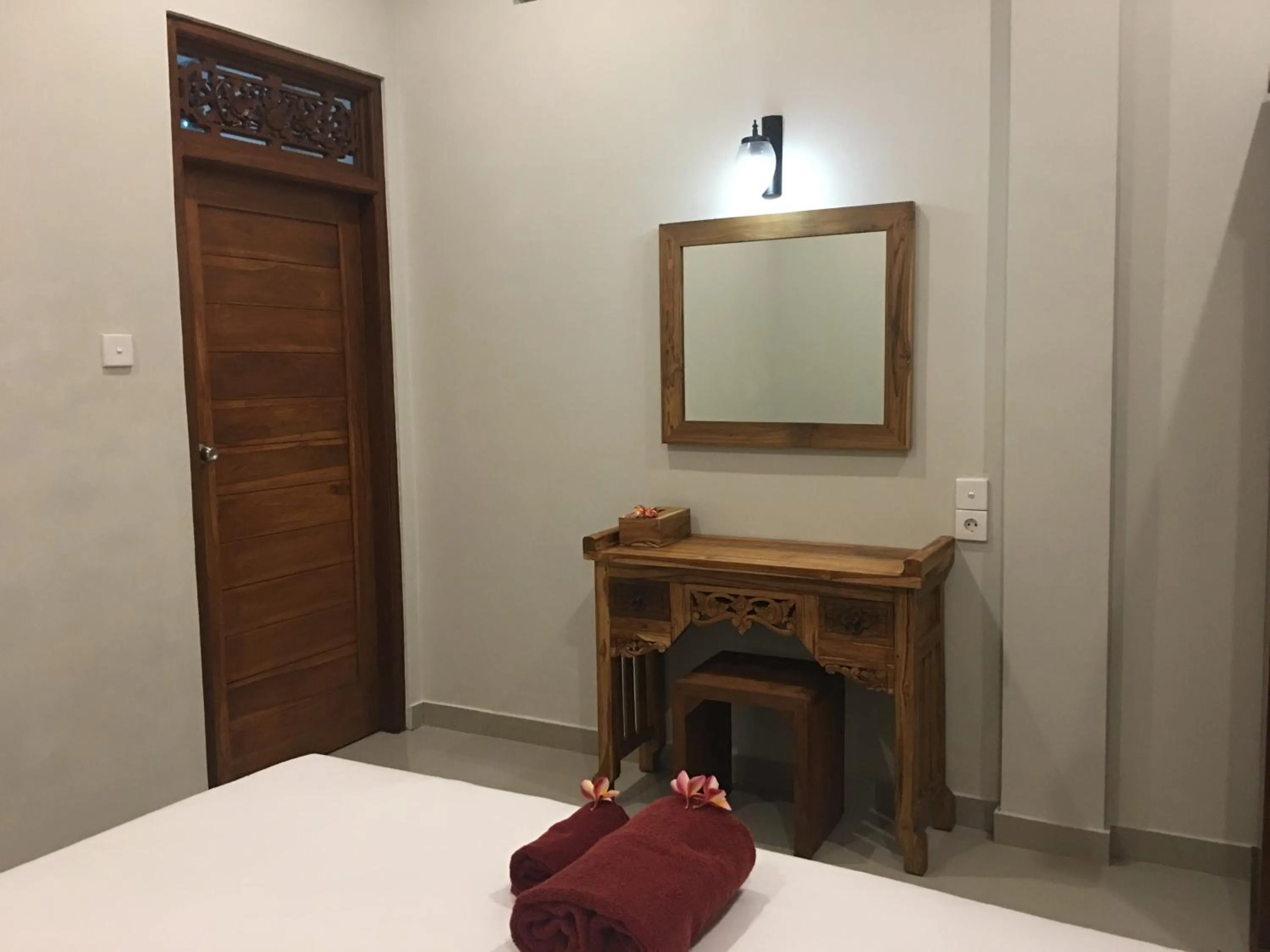 Living room, Bed in Wina Ubud B&B