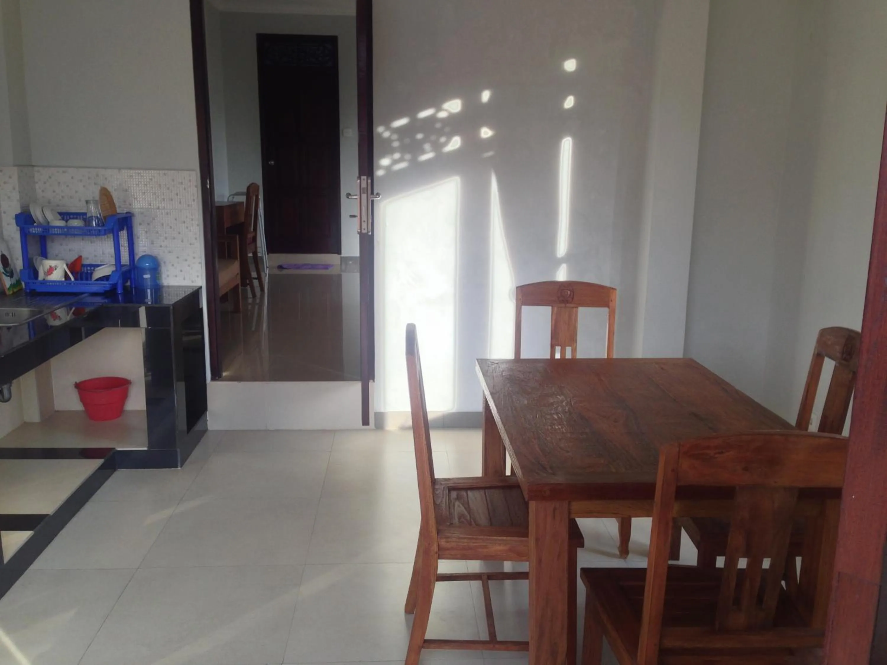 Communal kitchen in Wina Ubud B&B