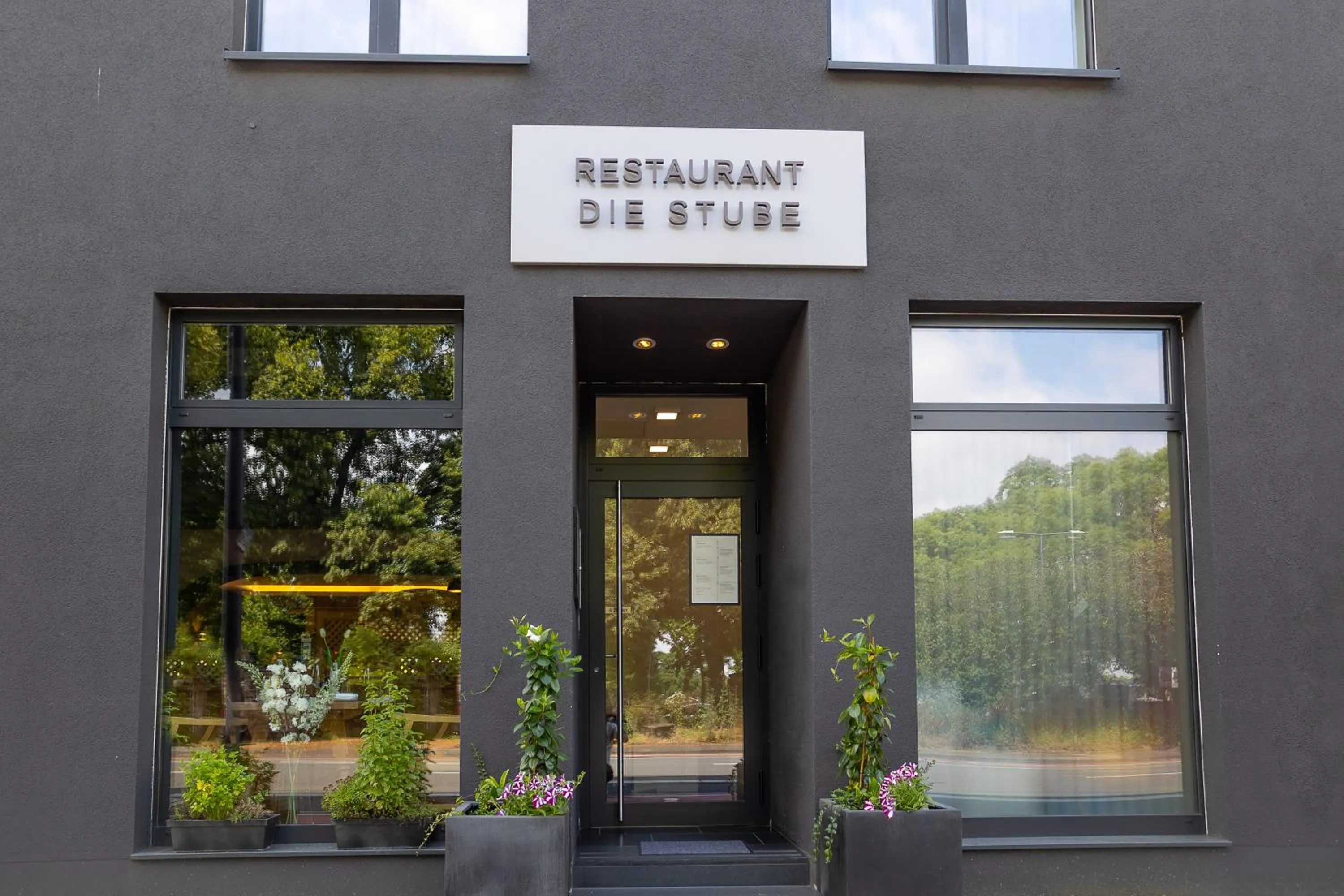 Facade/entrance in &REPEAT Köln Airport