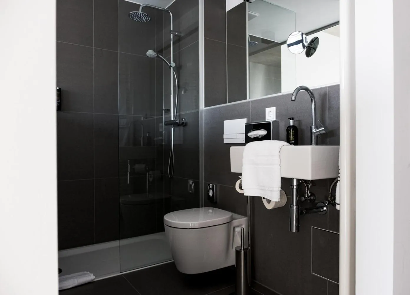 Bathroom in &REPEAT Köln Airport